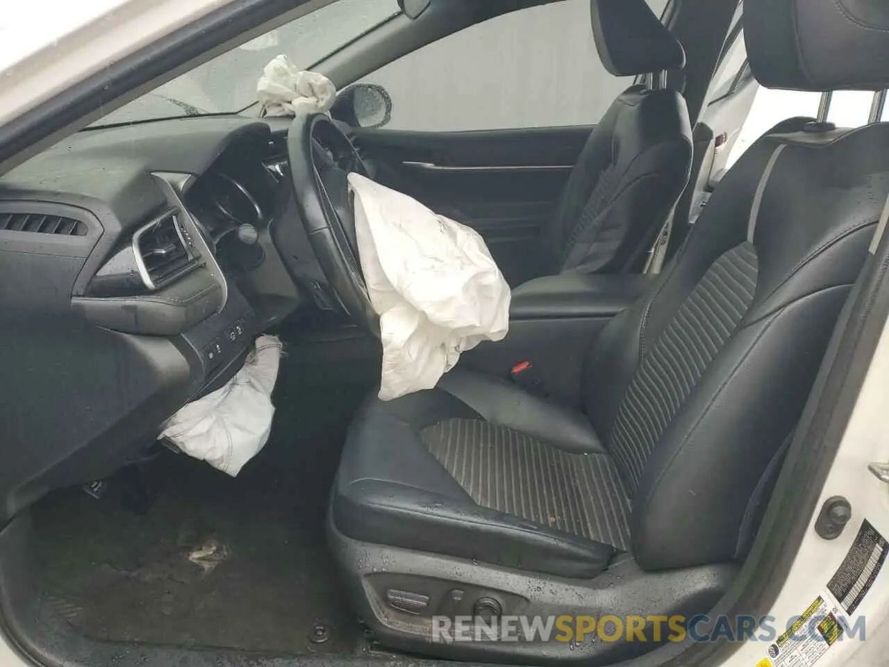 7 Photograph of a damaged car 4T1G11AKXLU890016 TOYOTA CAMRY 2020