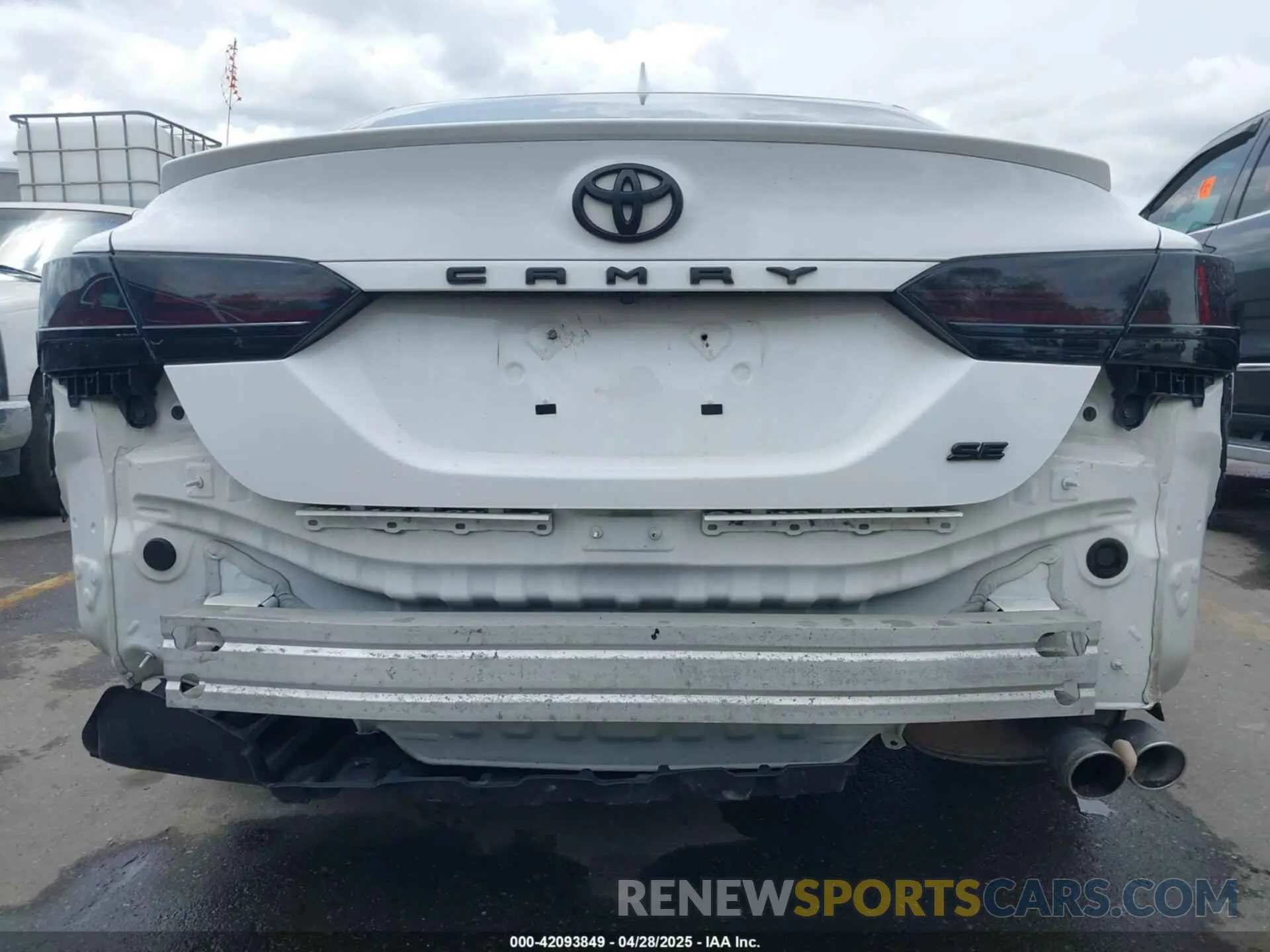 18 Photograph of a damaged car 4T1G11AKXLU908241 TOYOTA CAMRY 2020