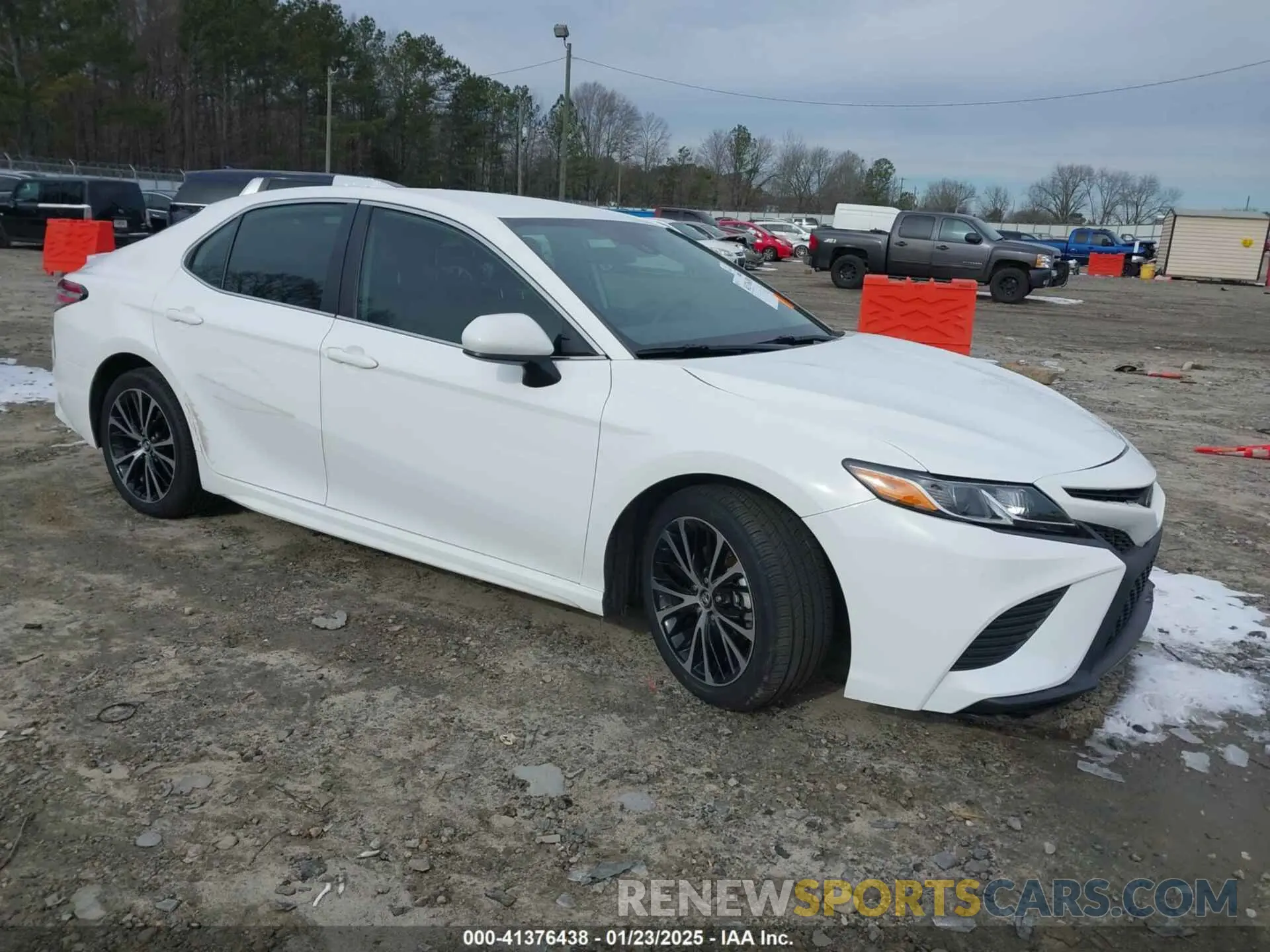 1 Photograph of a damaged car 4T1G11AKXLU920633 TOYOTA CAMRY 2020