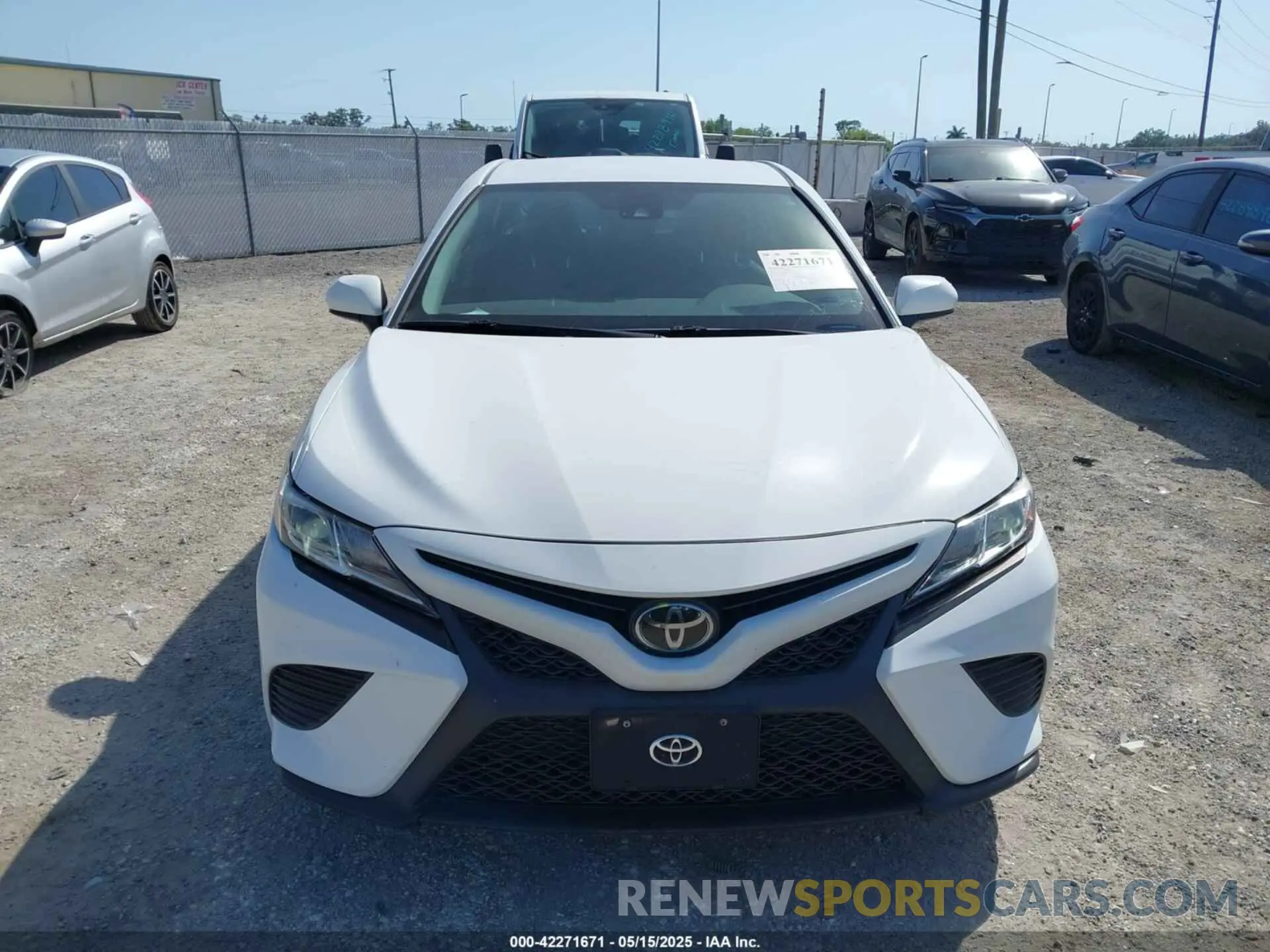 11 Photograph of a damaged car 4T1G11AKXLU935892 TOYOTA CAMRY 2020