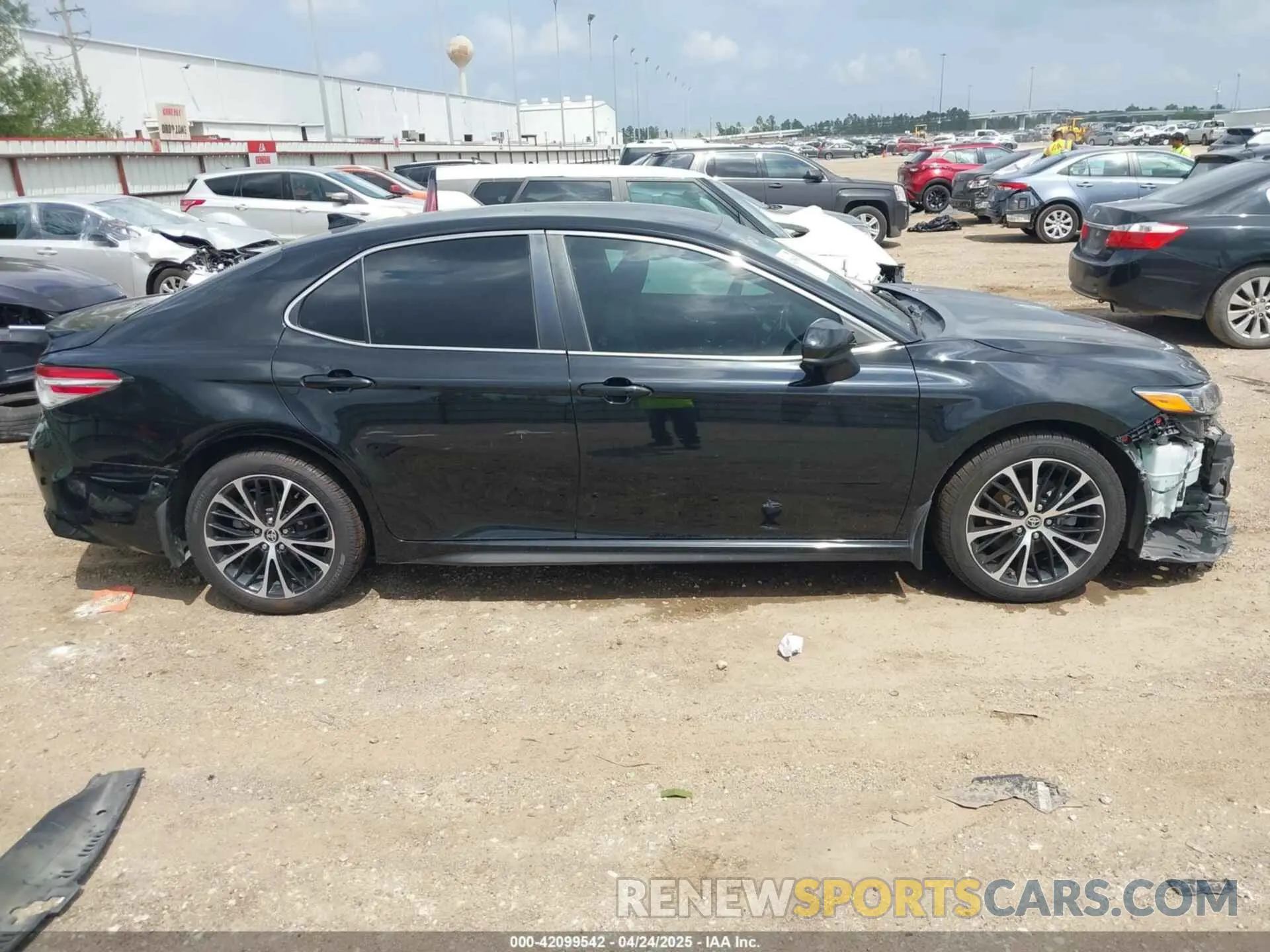 14 Photograph of a damaged car 4T1G11AKXLU965863 TOYOTA CAMRY 2020