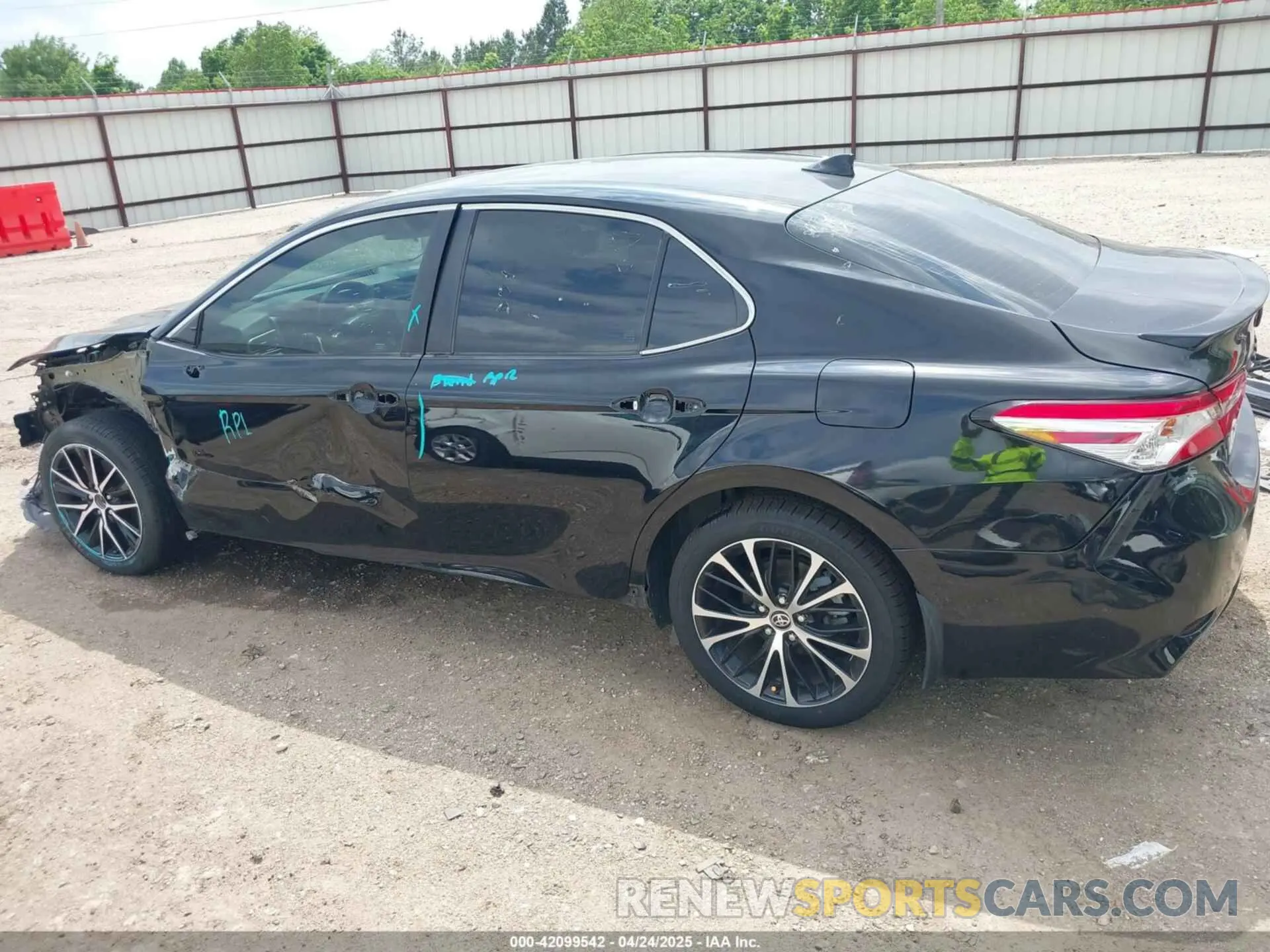 15 Photograph of a damaged car 4T1G11AKXLU965863 TOYOTA CAMRY 2020