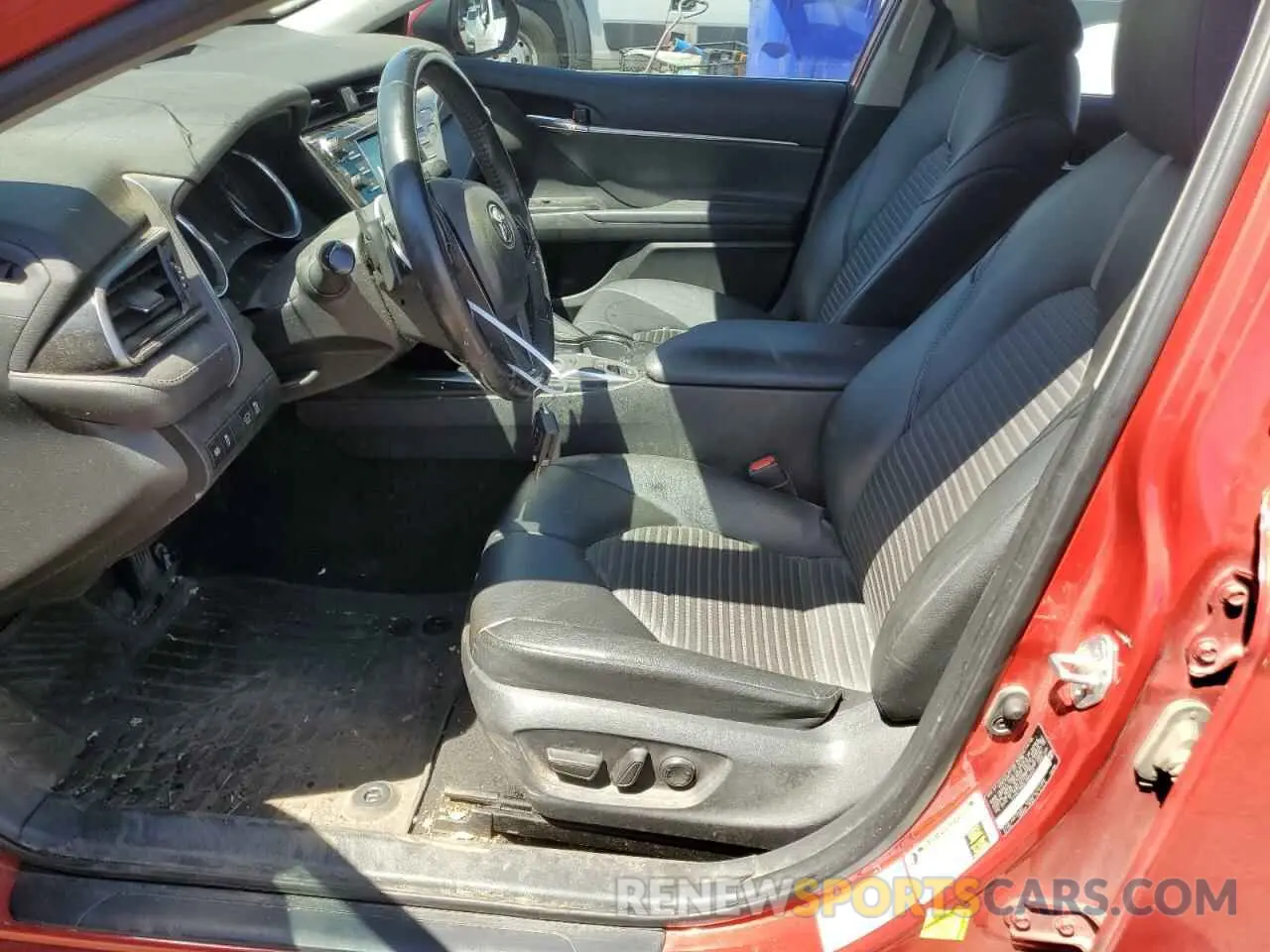 7 Photograph of a damaged car 4T1G11BK0LU009337 TOYOTA CAMRY 2020