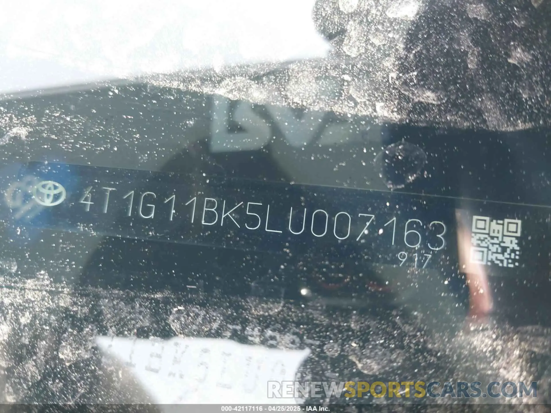 17 Photograph of a damaged car 4T1G11BK5LU007163 TOYOTA CAMRY 2020