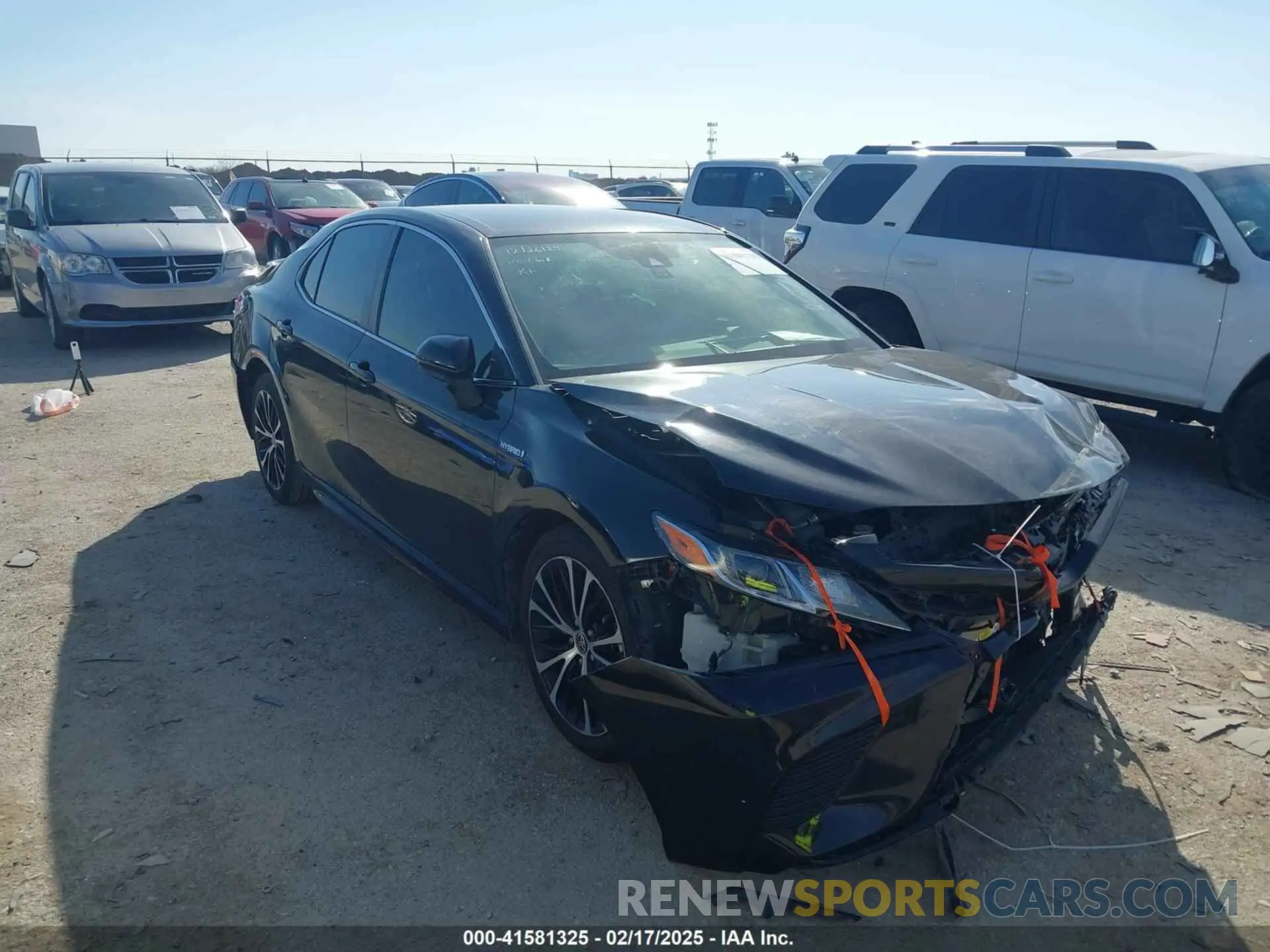 1 Photograph of a damaged car 4T1G31AK0LU015425 TOYOTA CAMRY 2020