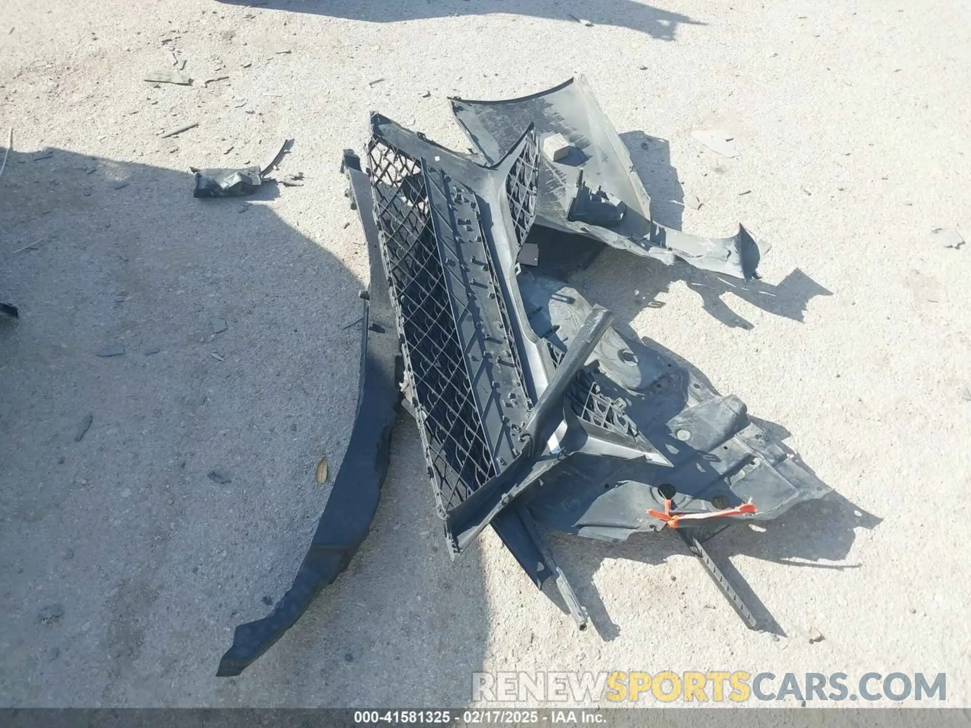 12 Photograph of a damaged car 4T1G31AK0LU015425 TOYOTA CAMRY 2020