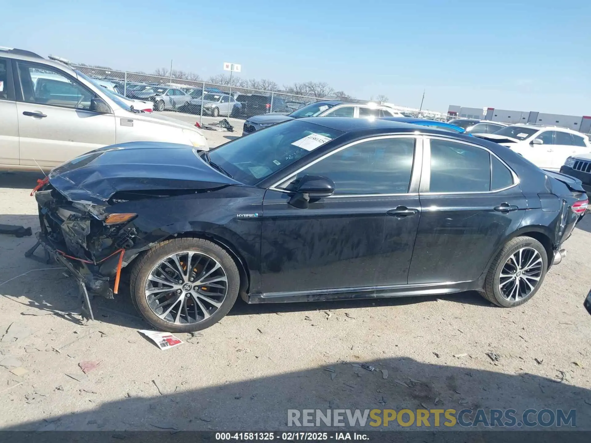 15 Photograph of a damaged car 4T1G31AK0LU015425 TOYOTA CAMRY 2020