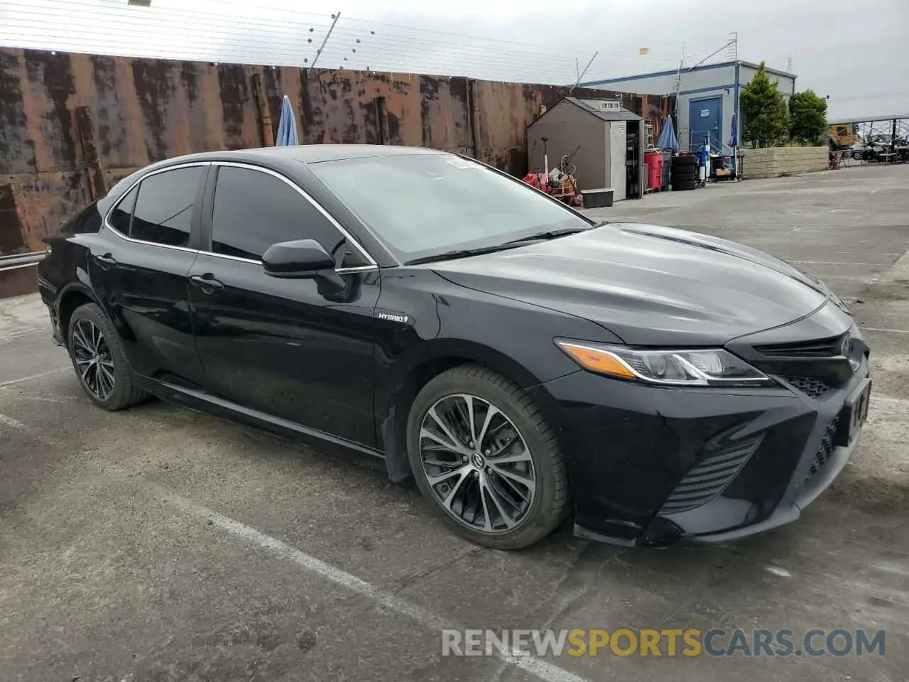 4 Photograph of a damaged car 4T1G31AK5LU011354 TOYOTA CAMRY 2020