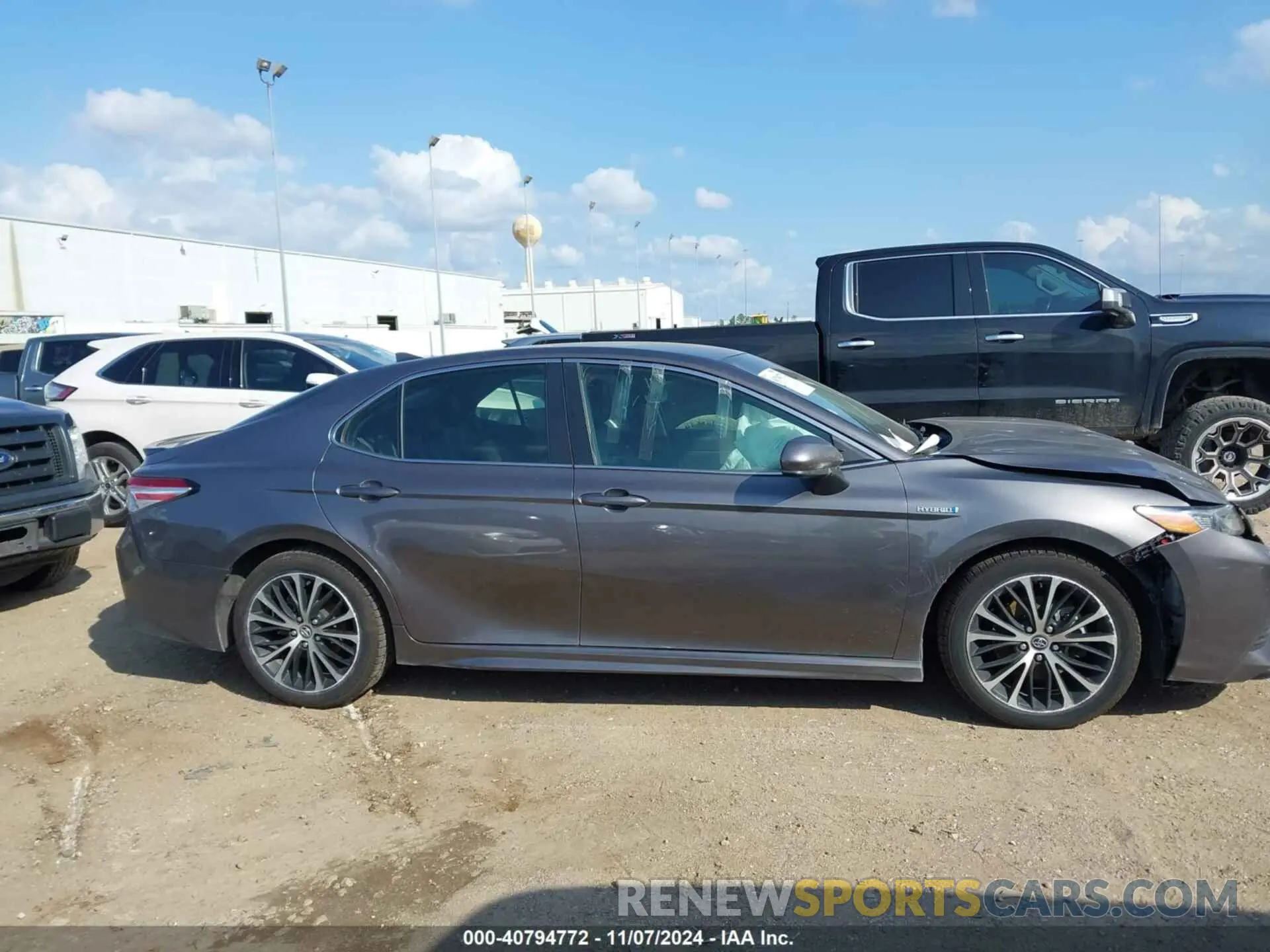 13 Photograph of a damaged car 4T1G31AK6LU518912 TOYOTA CAMRY 2020