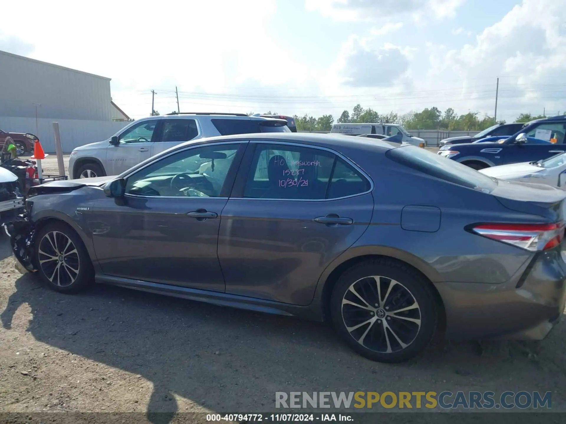 14 Photograph of a damaged car 4T1G31AK6LU518912 TOYOTA CAMRY 2020