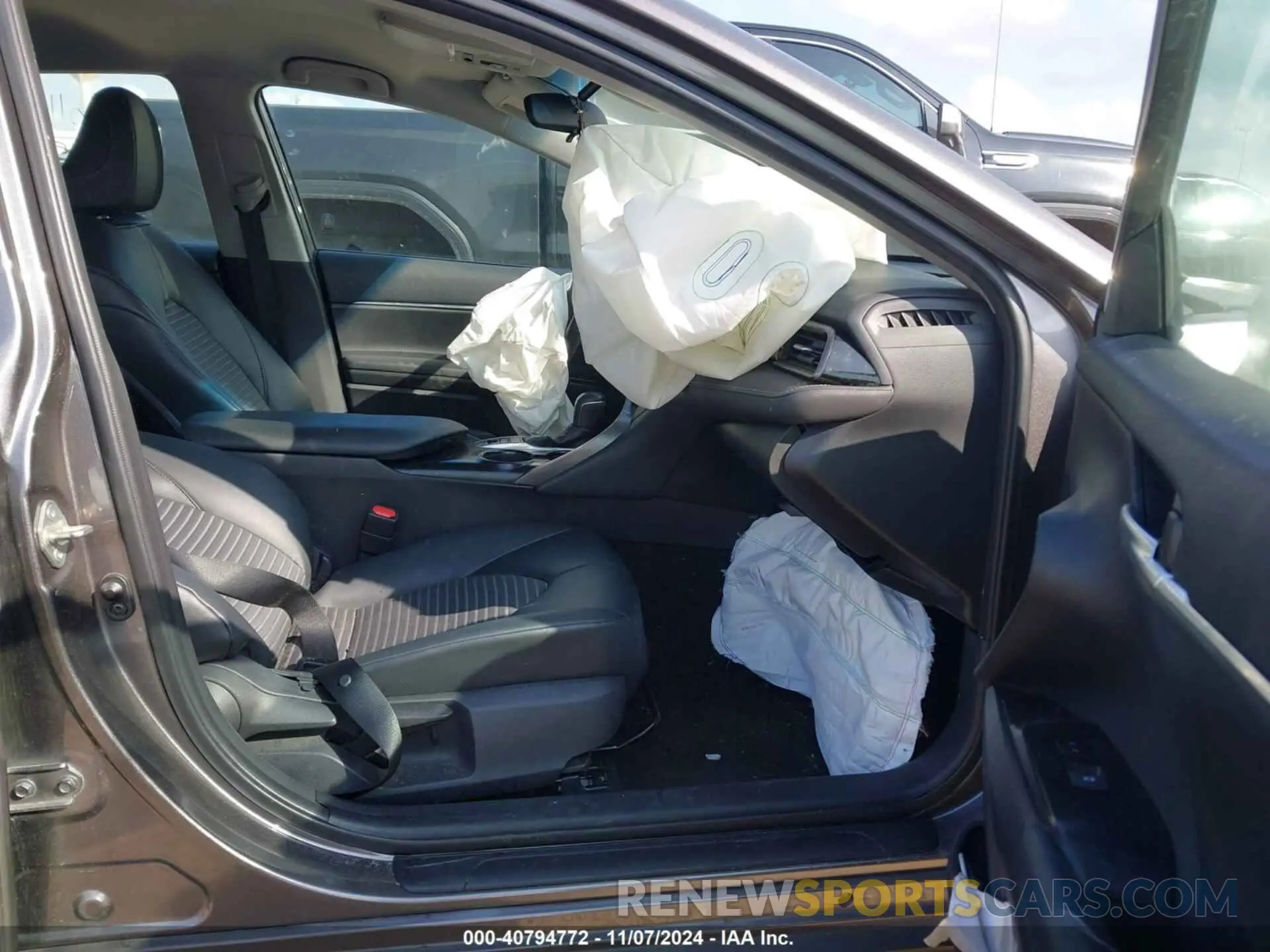 5 Photograph of a damaged car 4T1G31AK6LU518912 TOYOTA CAMRY 2020