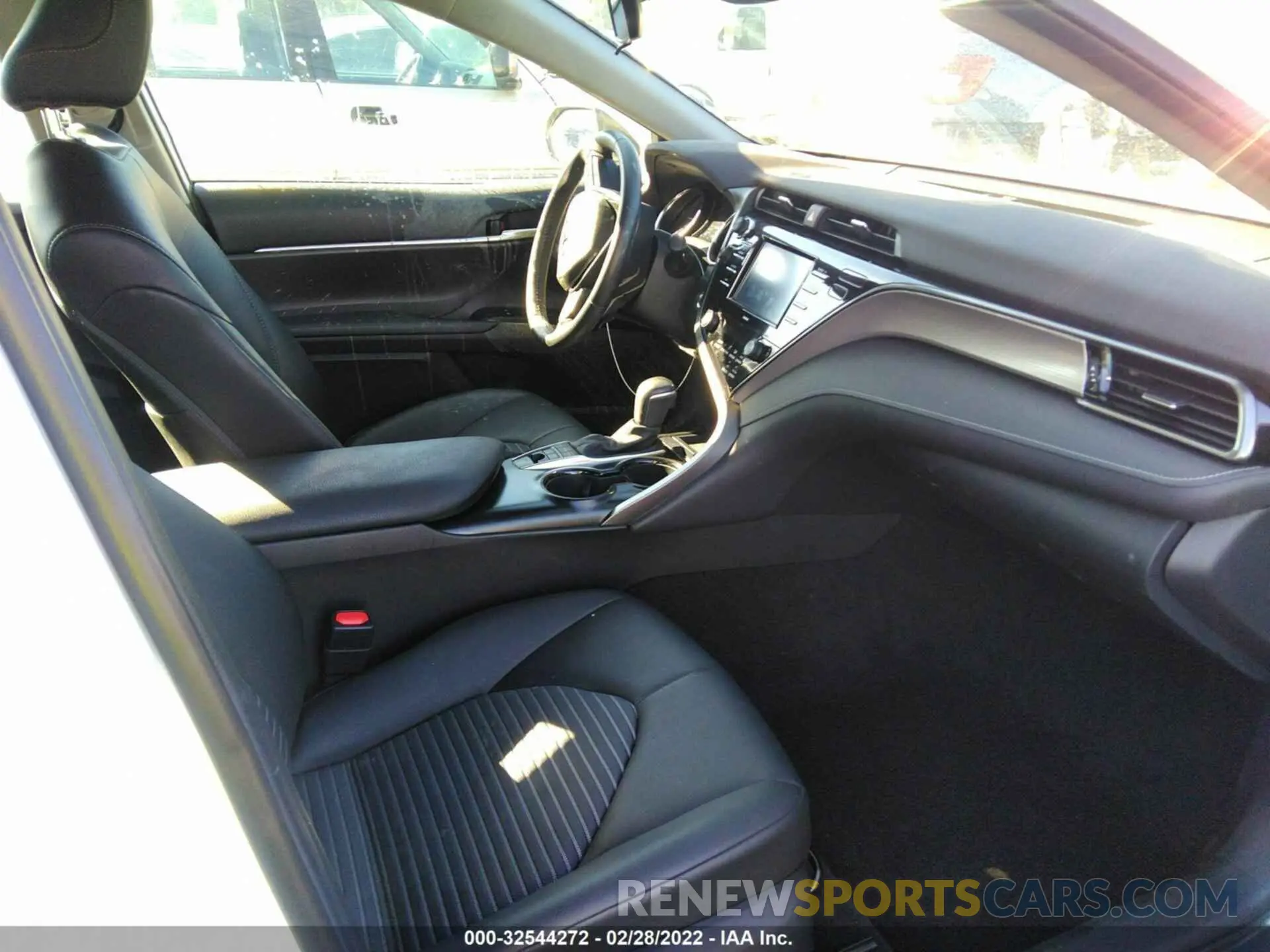 5 Photograph of a damaged car 4T1G31AK6LU526993 TOYOTA CAMRY 2020