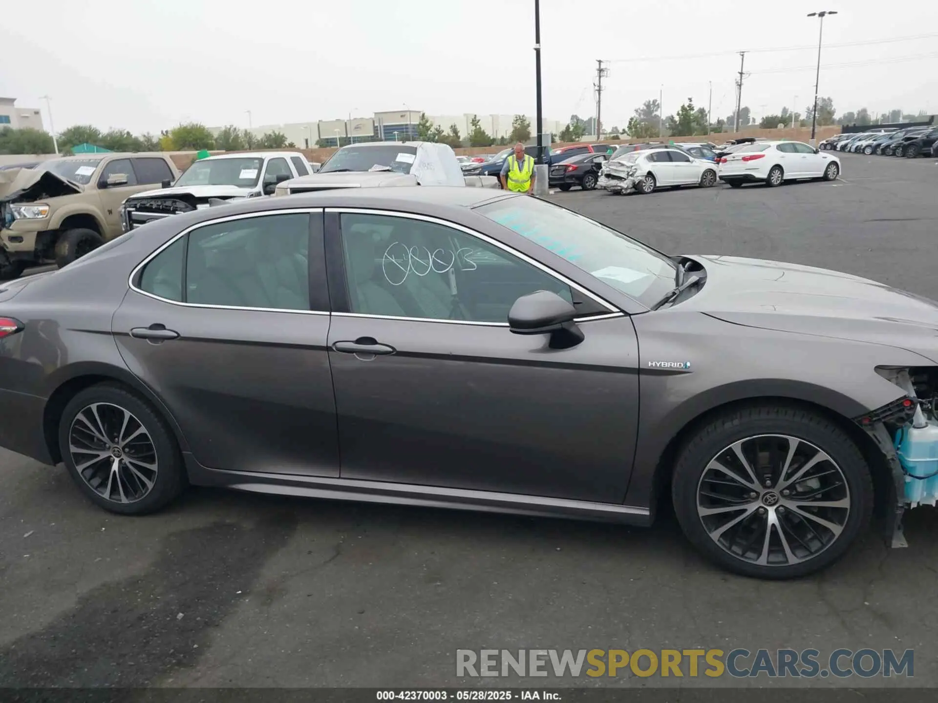 14 Photograph of a damaged car 4T1G31AK7LU014336 TOYOTA CAMRY 2020