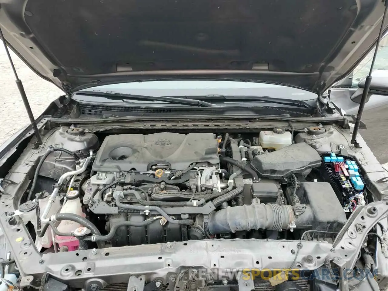 11 Photograph of a damaged car 4T1G31AK7LU542815 TOYOTA CAMRY 2020