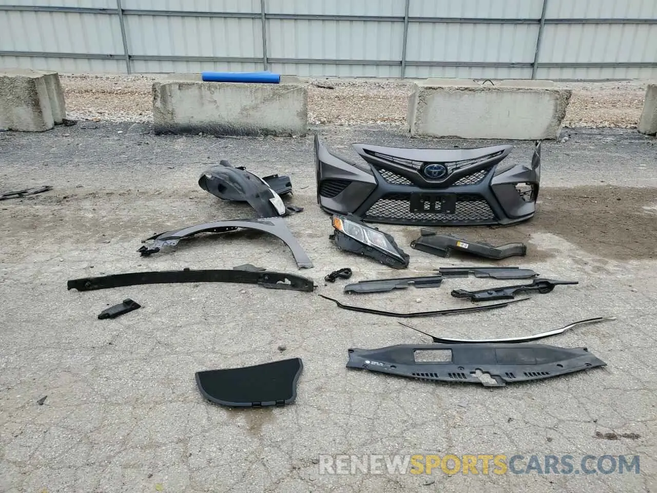 12 Photograph of a damaged car 4T1G31AK7LU542815 TOYOTA CAMRY 2020