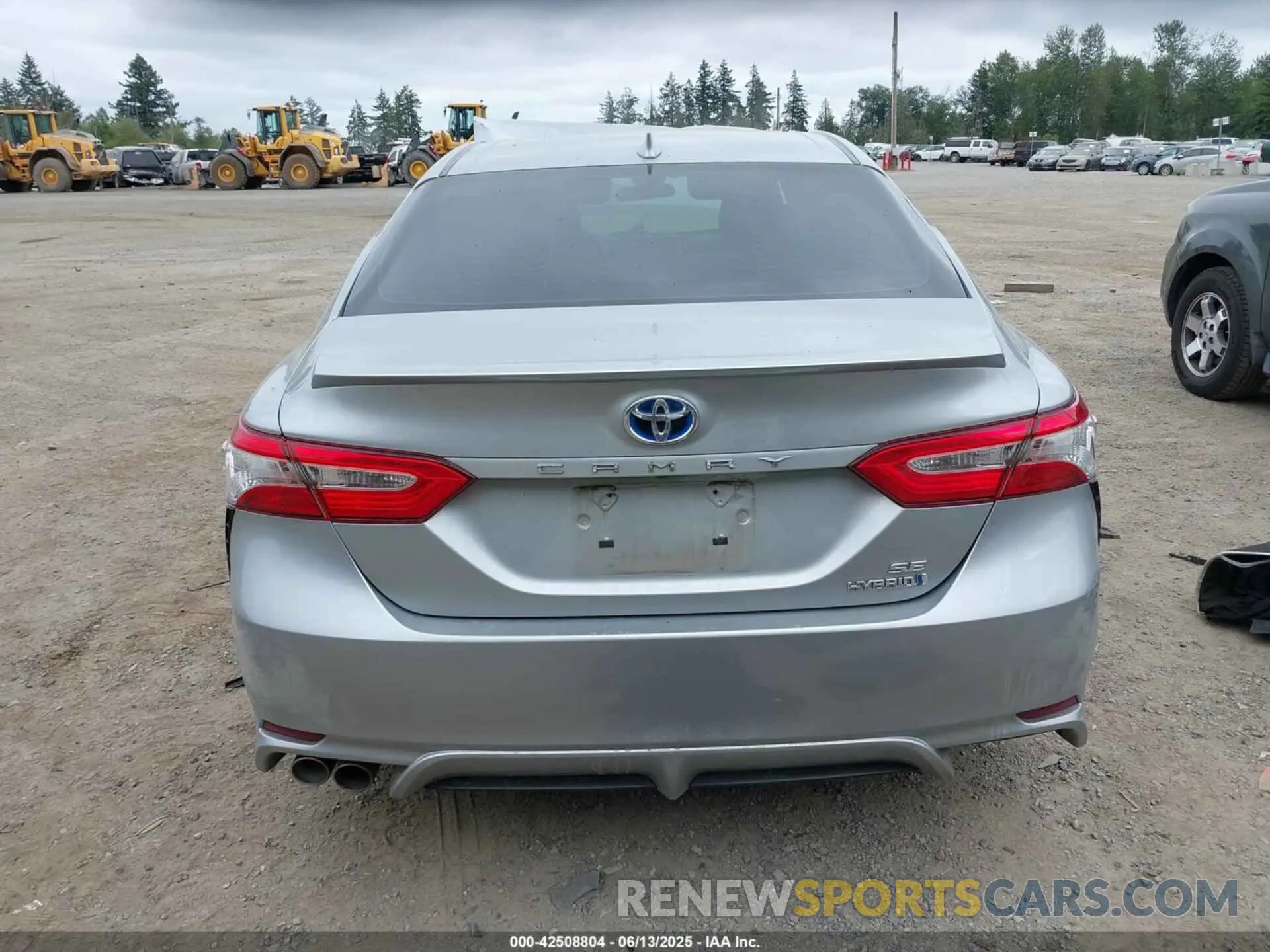 16 Photograph of a damaged car 4T1G31AK8LU014717 TOYOTA CAMRY 2020