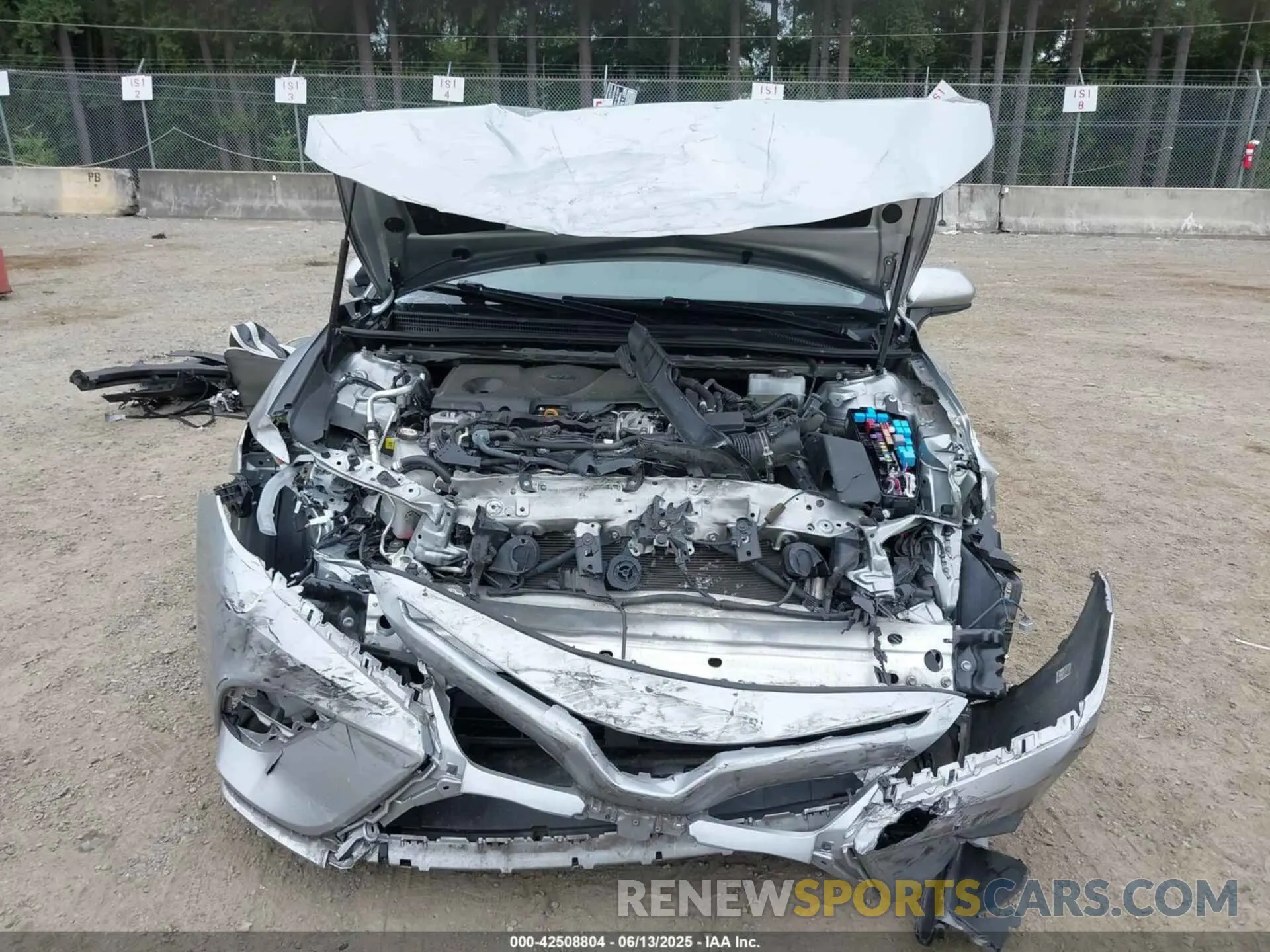 6 Photograph of a damaged car 4T1G31AK8LU014717 TOYOTA CAMRY 2020