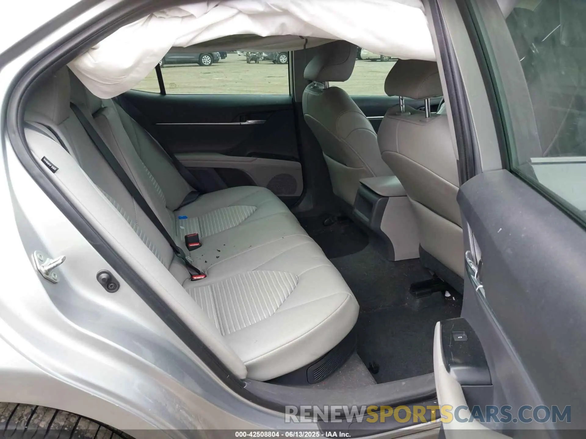 8 Photograph of a damaged car 4T1G31AK8LU014717 TOYOTA CAMRY 2020
