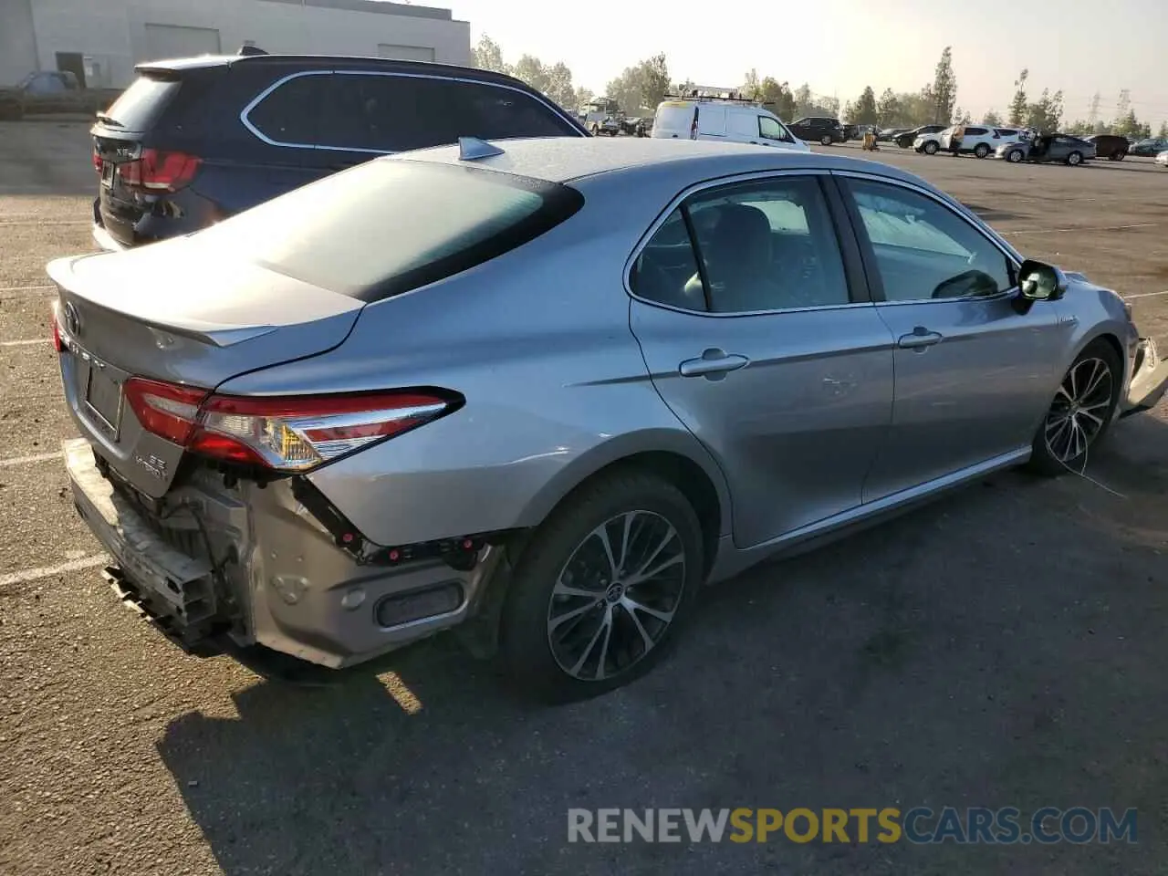 3 Photograph of a damaged car 4T1G31AK8LU543200 TOYOTA CAMRY 2020
