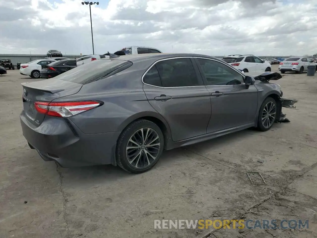 3 Photograph of a damaged car 4T1G31AK8LU544637 TOYOTA CAMRY 2020