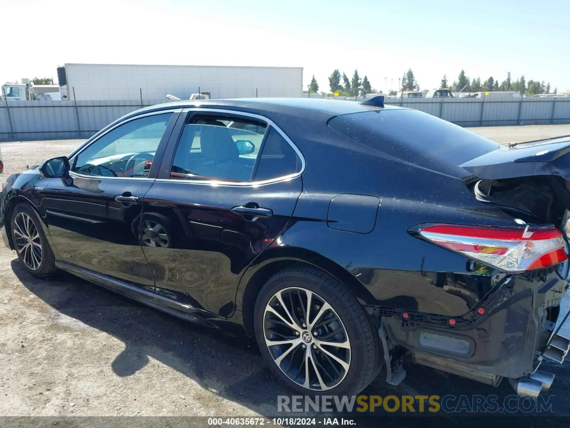 15 Photograph of a damaged car 4T1G31AK9LU017240 TOYOTA CAMRY 2020