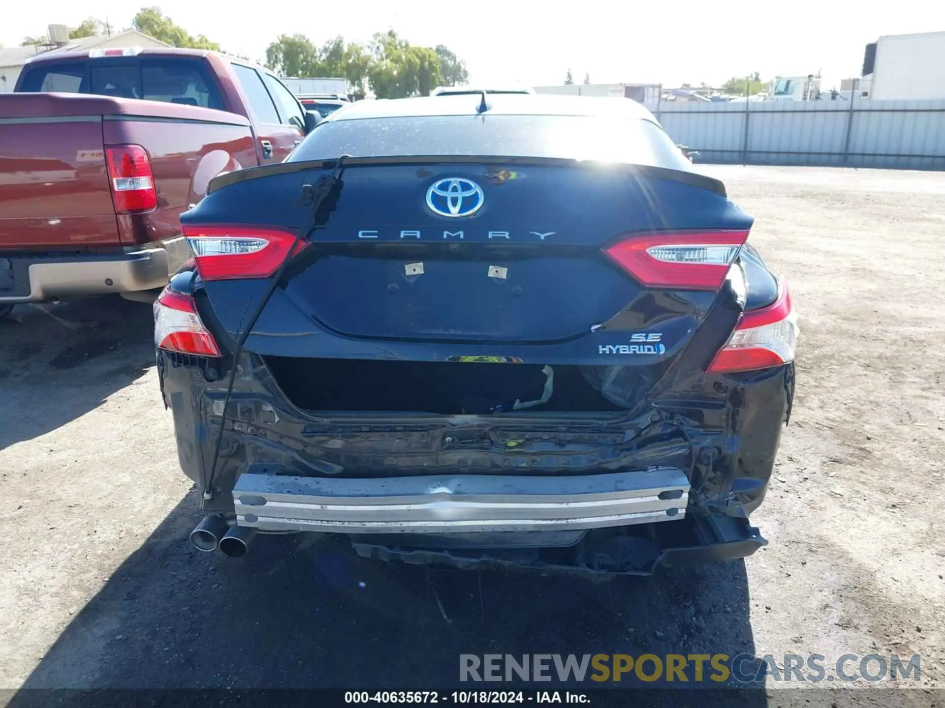 17 Photograph of a damaged car 4T1G31AK9LU017240 TOYOTA CAMRY 2020
