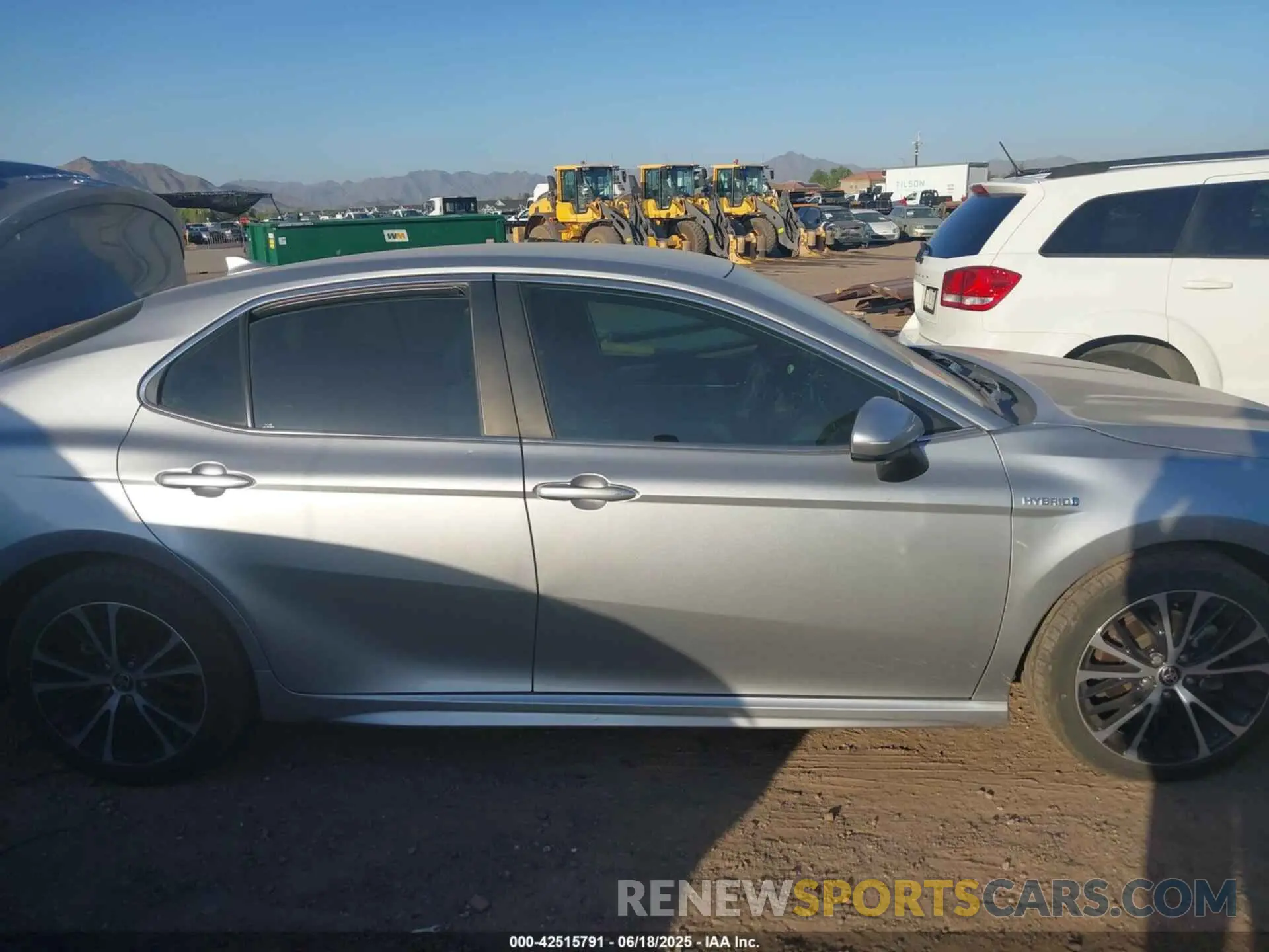 13 Photograph of a damaged car 4T1G31AK9LU544839 TOYOTA CAMRY 2020