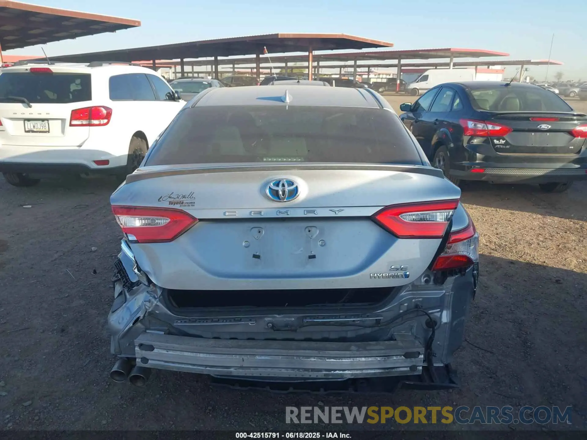 16 Photograph of a damaged car 4T1G31AK9LU544839 TOYOTA CAMRY 2020