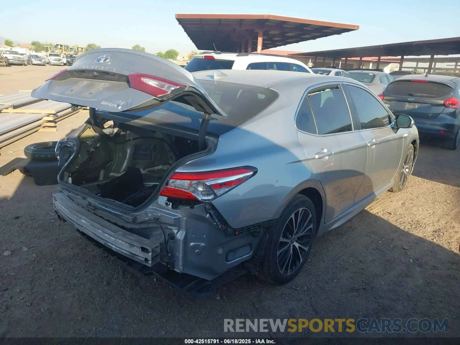 4 Photograph of a damaged car 4T1G31AK9LU544839 TOYOTA CAMRY 2020