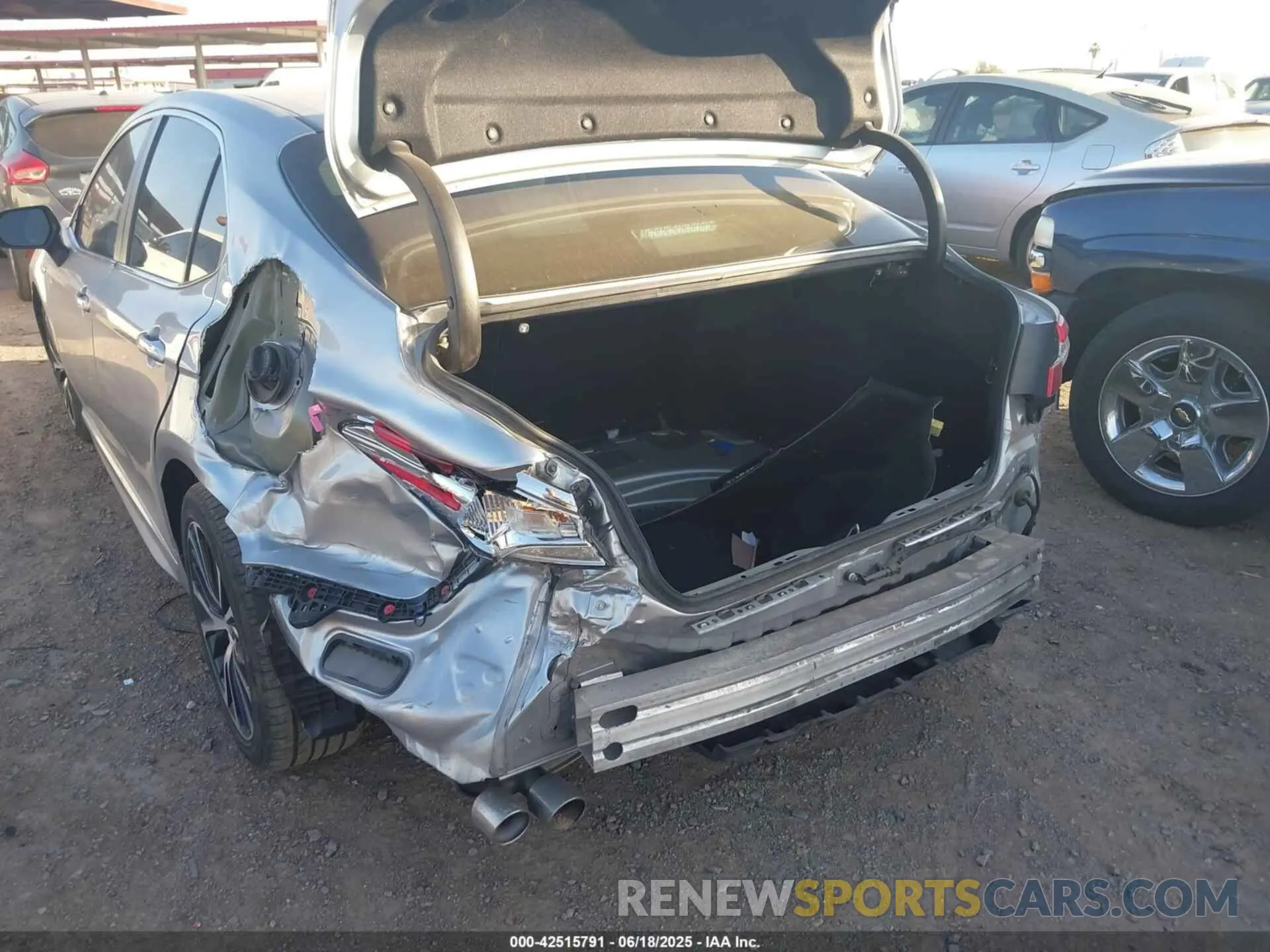 6 Photograph of a damaged car 4T1G31AK9LU544839 TOYOTA CAMRY 2020