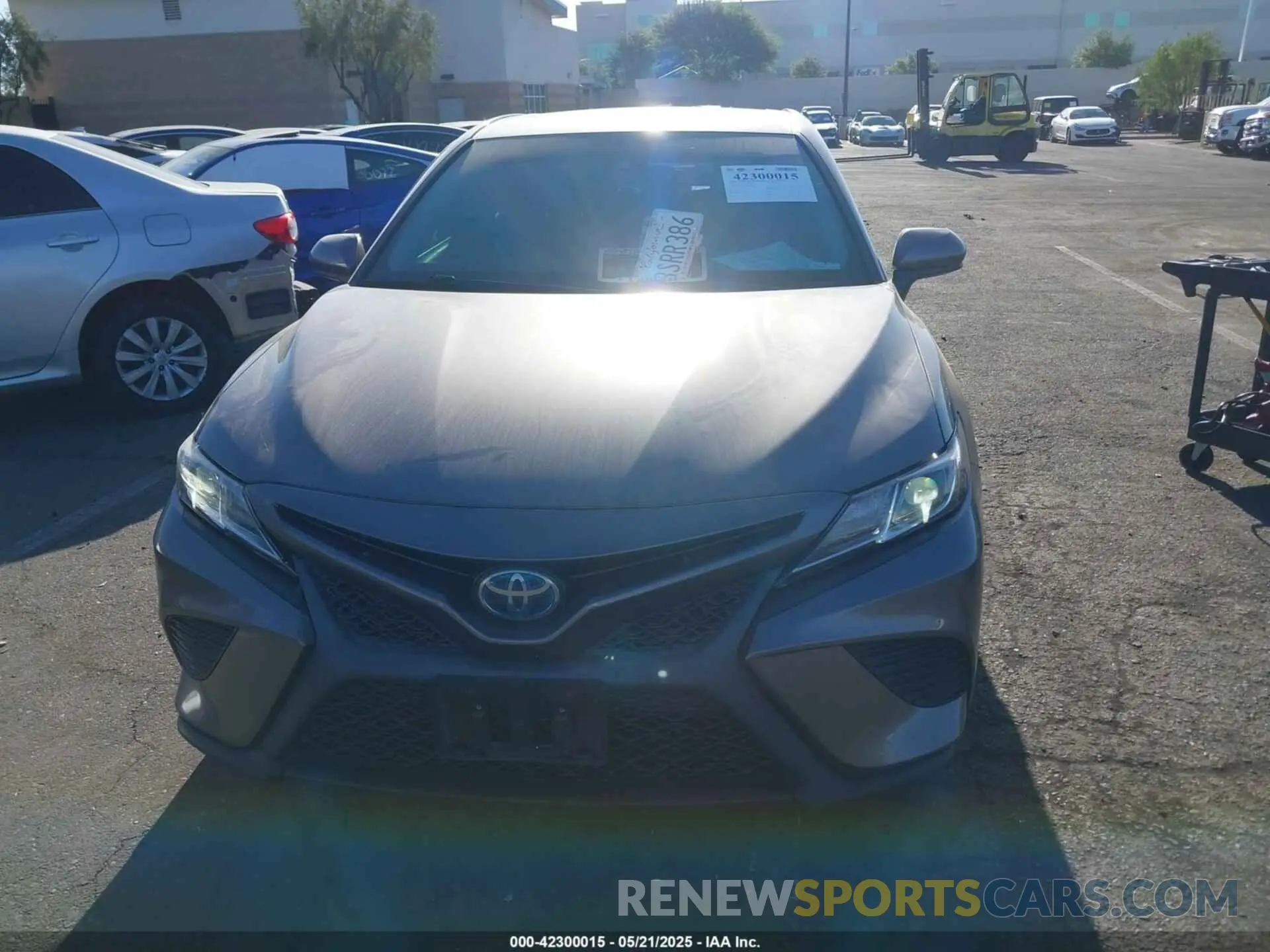 12 Photograph of a damaged car 4T1G31AKXLU539942 TOYOTA CAMRY 2020