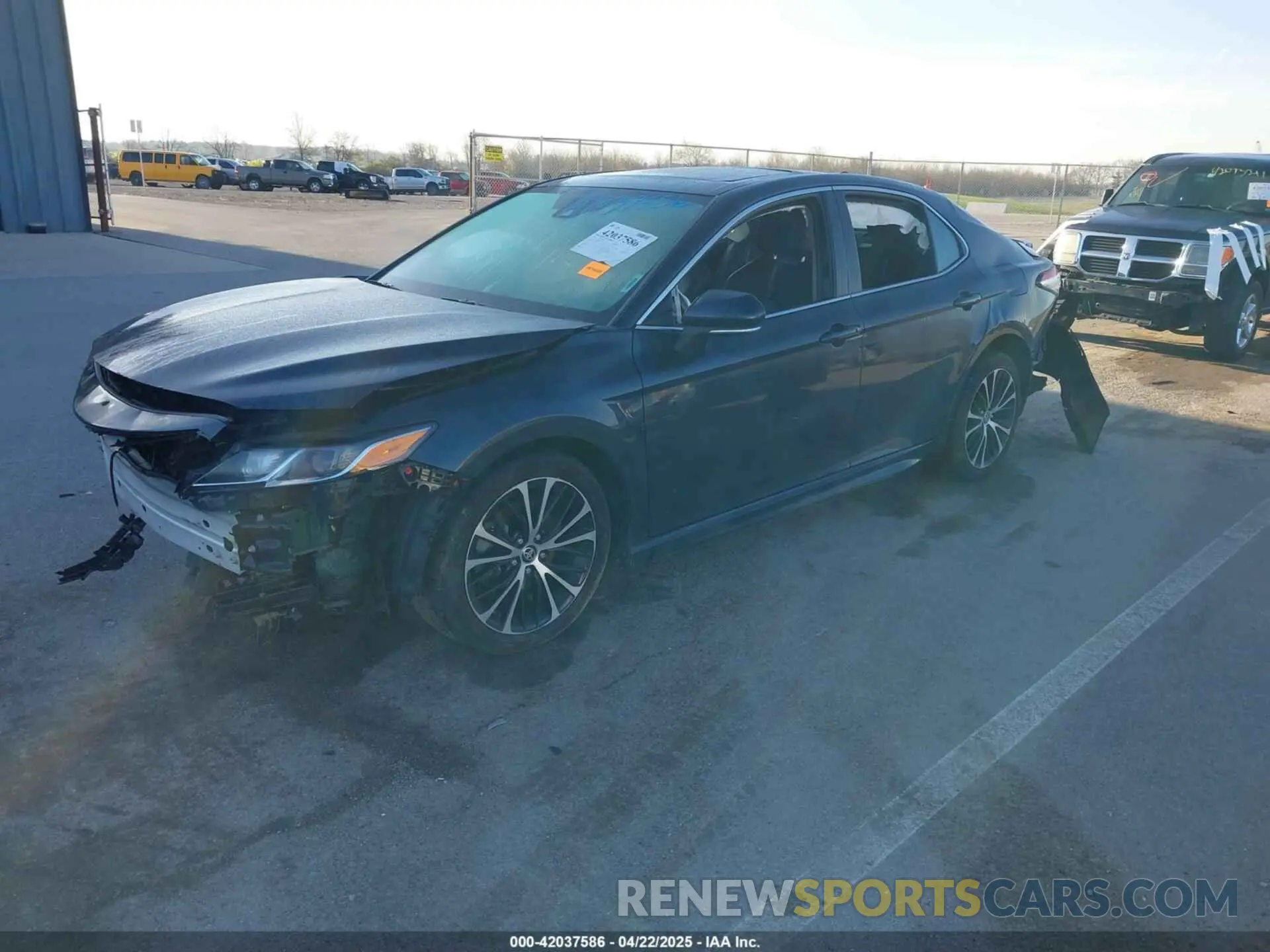 2 Фотография поврежденного автомобиля 4T1J11AK2LU386419 TOYOTA CAMRY 2020