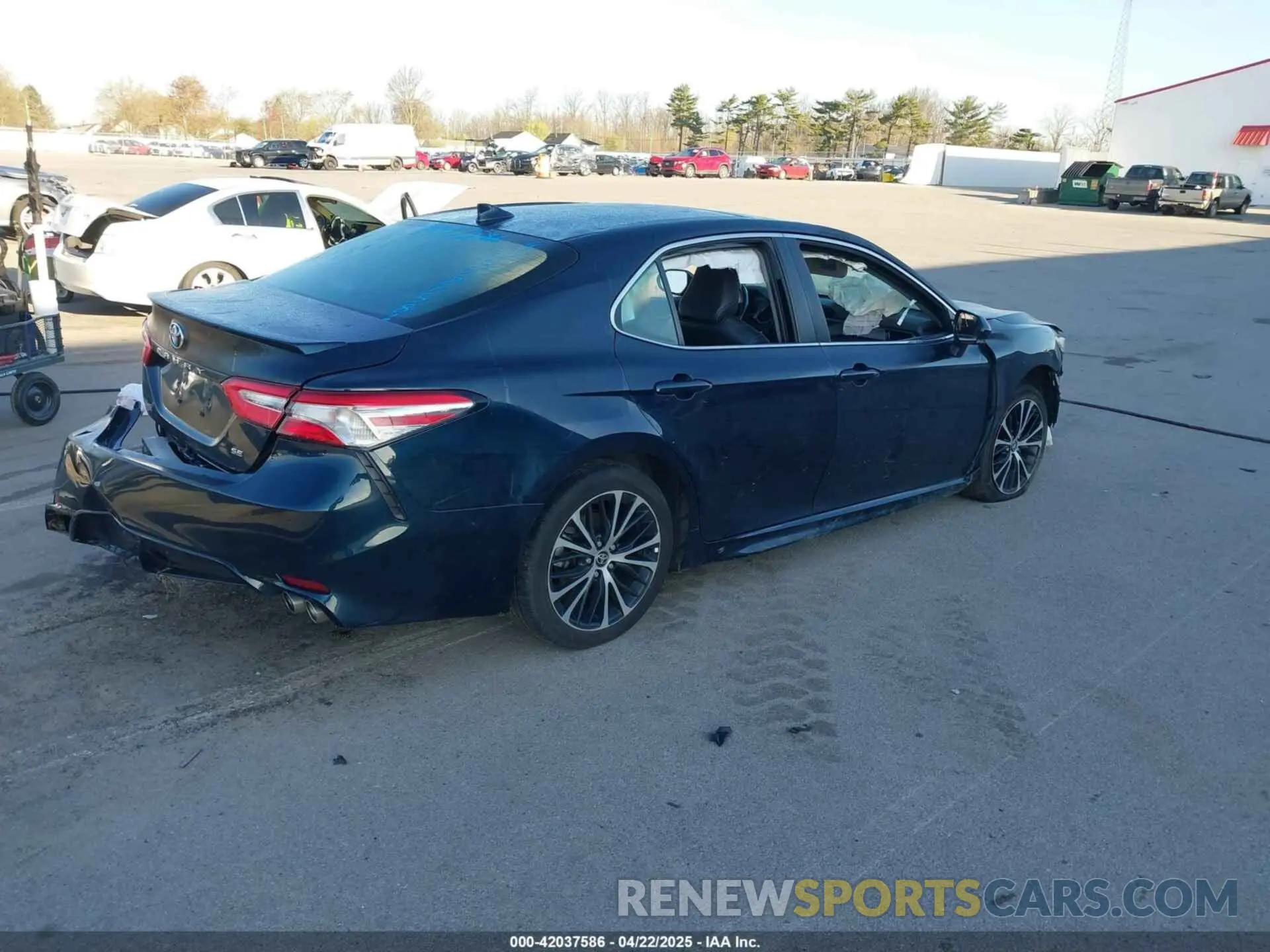 4 Фотография поврежденного автомобиля 4T1J11AK2LU386419 TOYOTA CAMRY 2020