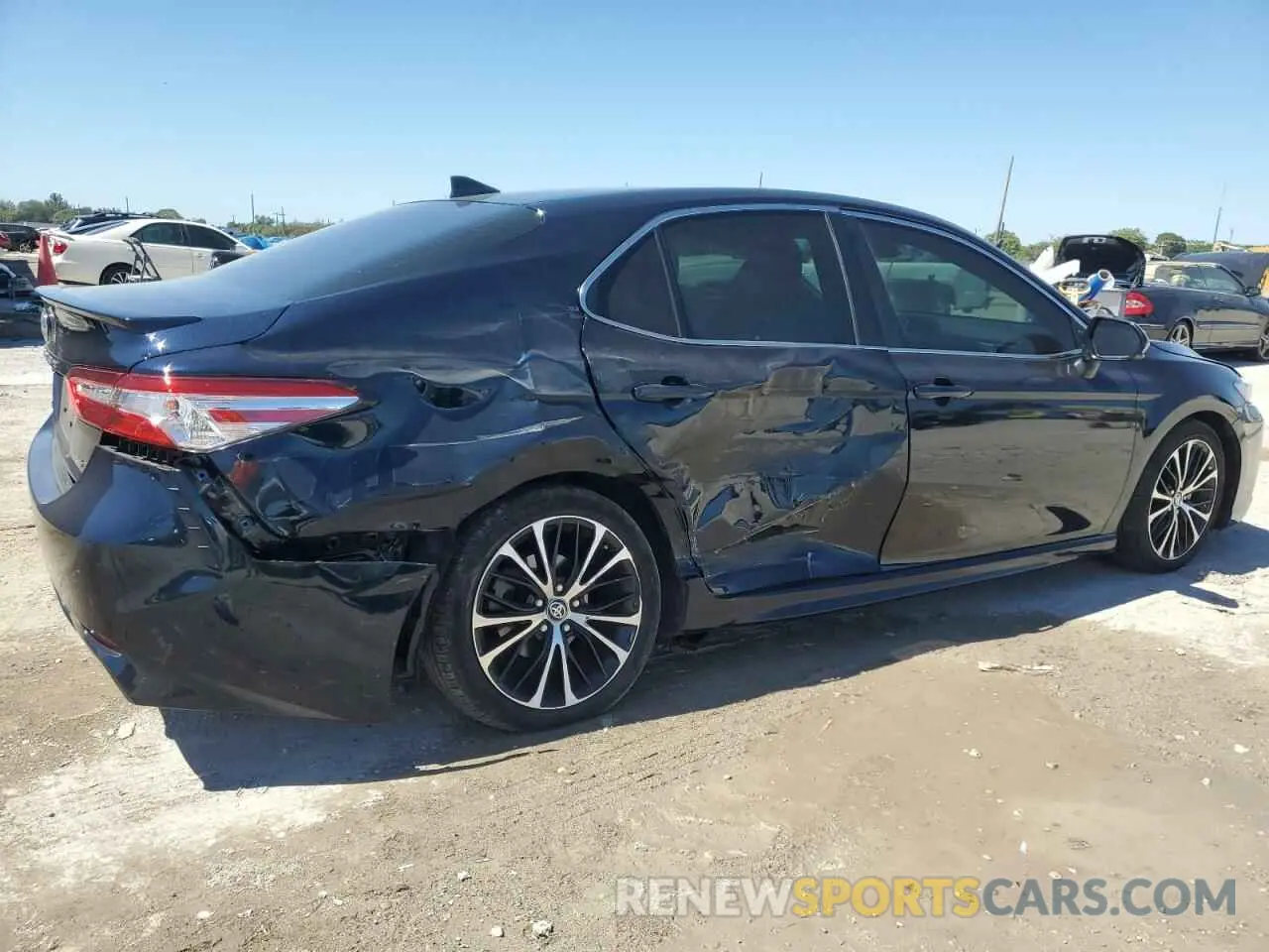 3 Фотография поврежденного автомобиля 4T1J11AK3LU956363 TOYOTA CAMRY 2020