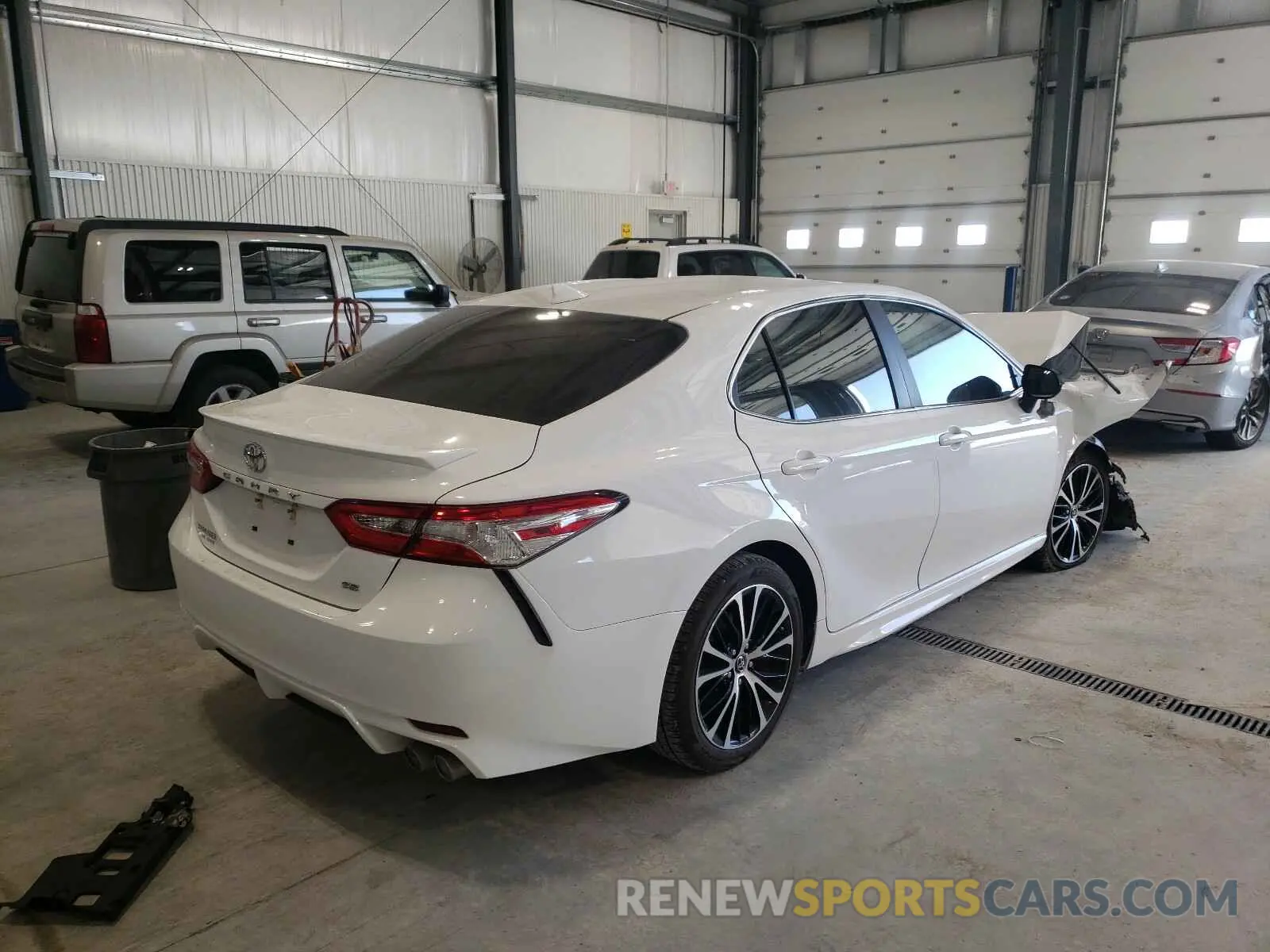 4 Photograph of a damaged car 4T1J11AK4LU925168 TOYOTA CAMRY 2020