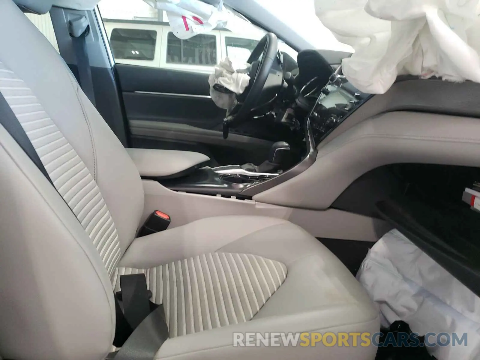 5 Photograph of a damaged car 4T1J11AK4LU925168 TOYOTA CAMRY 2020