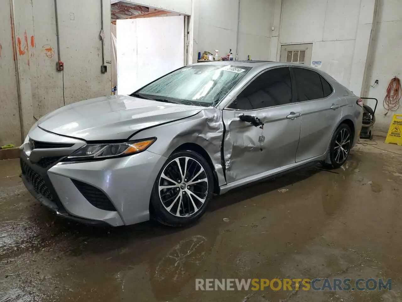 1 Photograph of a damaged car 4T1J11AK6LU858363 TOYOTA CAMRY 2020