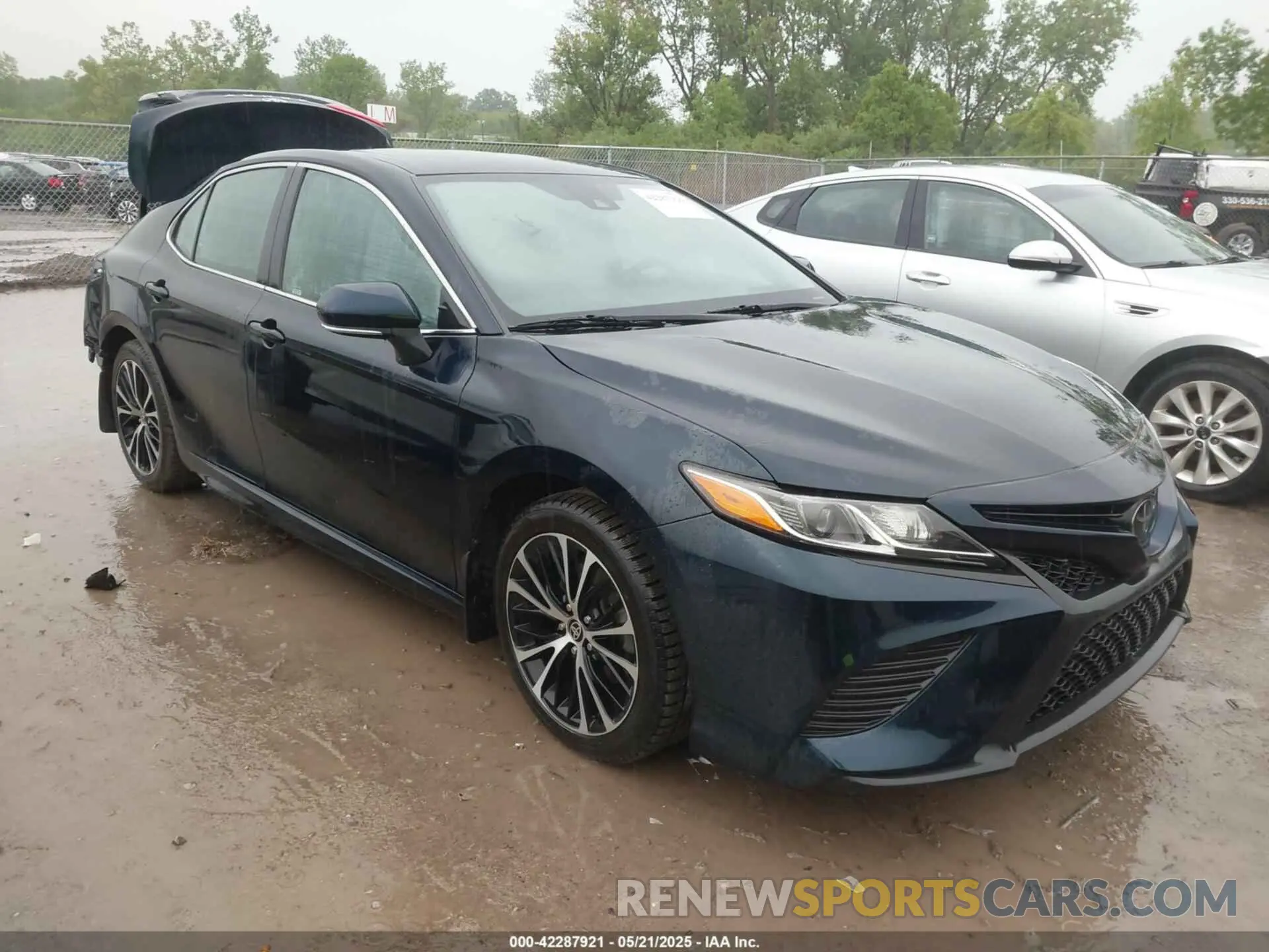 1 Photograph of a damaged car 4T1J11AK6LU998946 TOYOTA CAMRY 2020