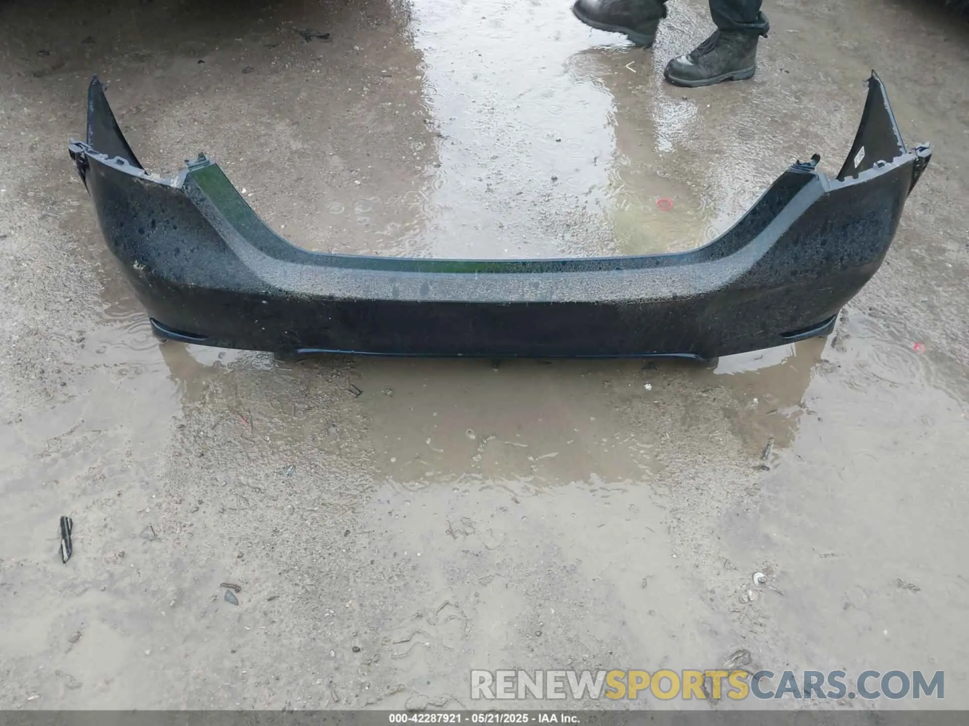 12 Photograph of a damaged car 4T1J11AK6LU998946 TOYOTA CAMRY 2020