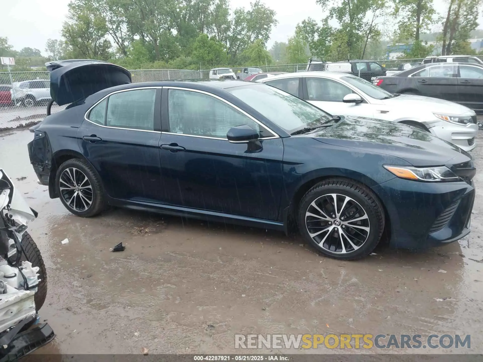 14 Photograph of a damaged car 4T1J11AK6LU998946 TOYOTA CAMRY 2020