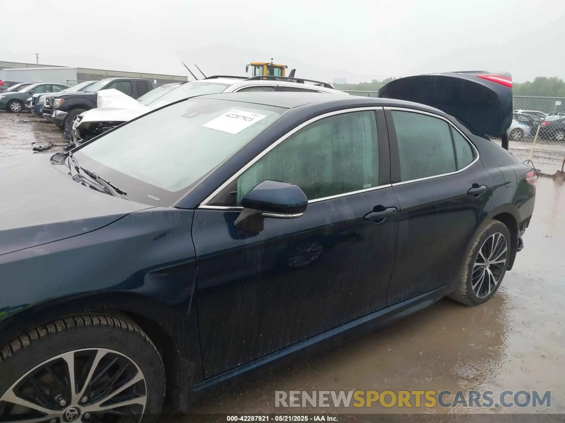 15 Photograph of a damaged car 4T1J11AK6LU998946 TOYOTA CAMRY 2020