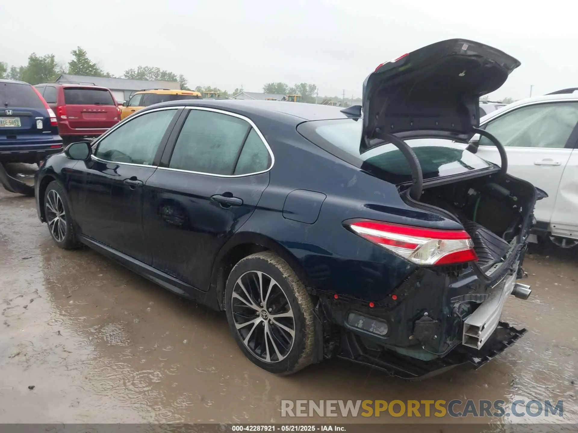 3 Photograph of a damaged car 4T1J11AK6LU998946 TOYOTA CAMRY 2020