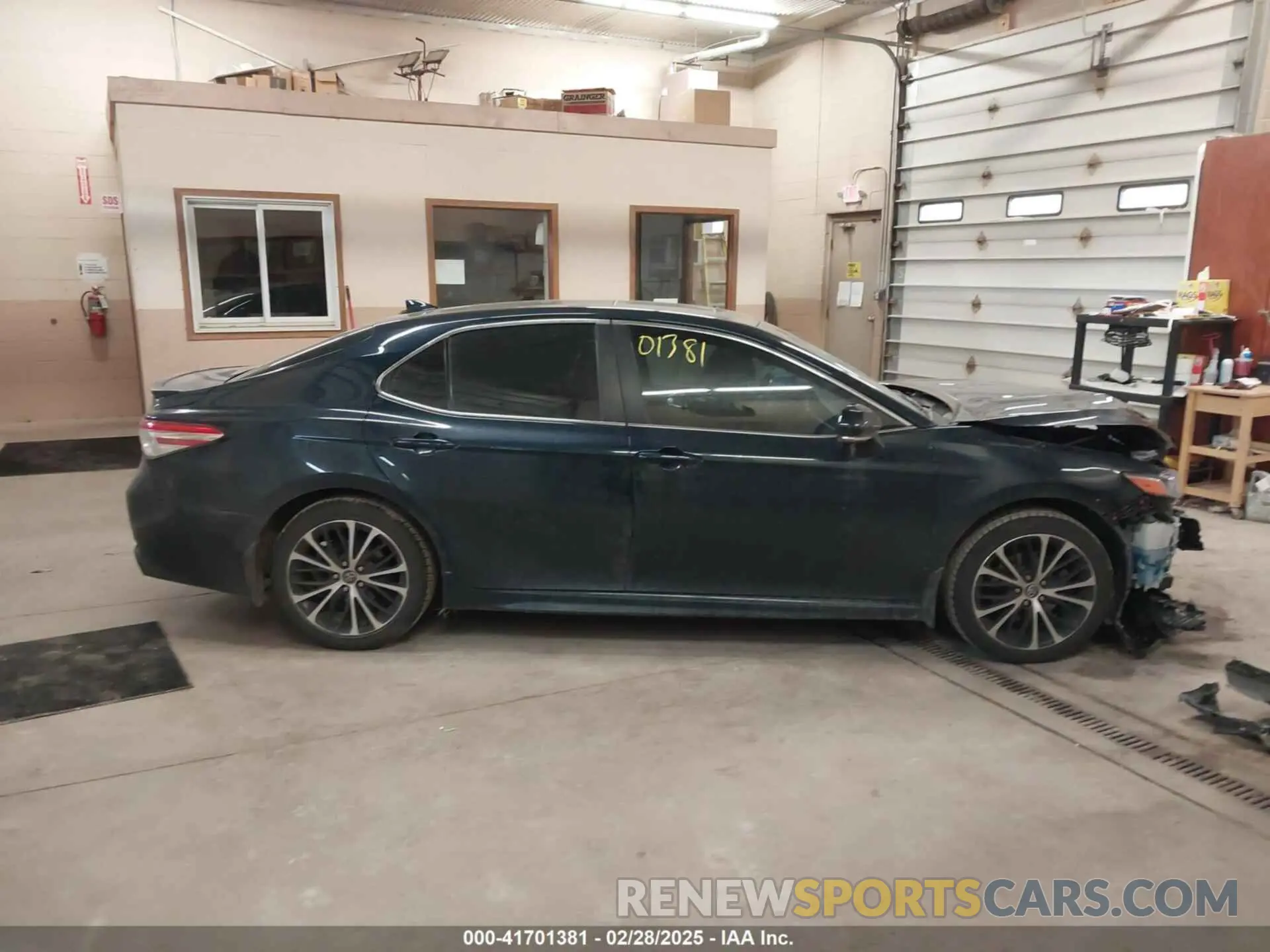 14 Photograph of a damaged car 4T1J11AK9LU864660 TOYOTA CAMRY 2020