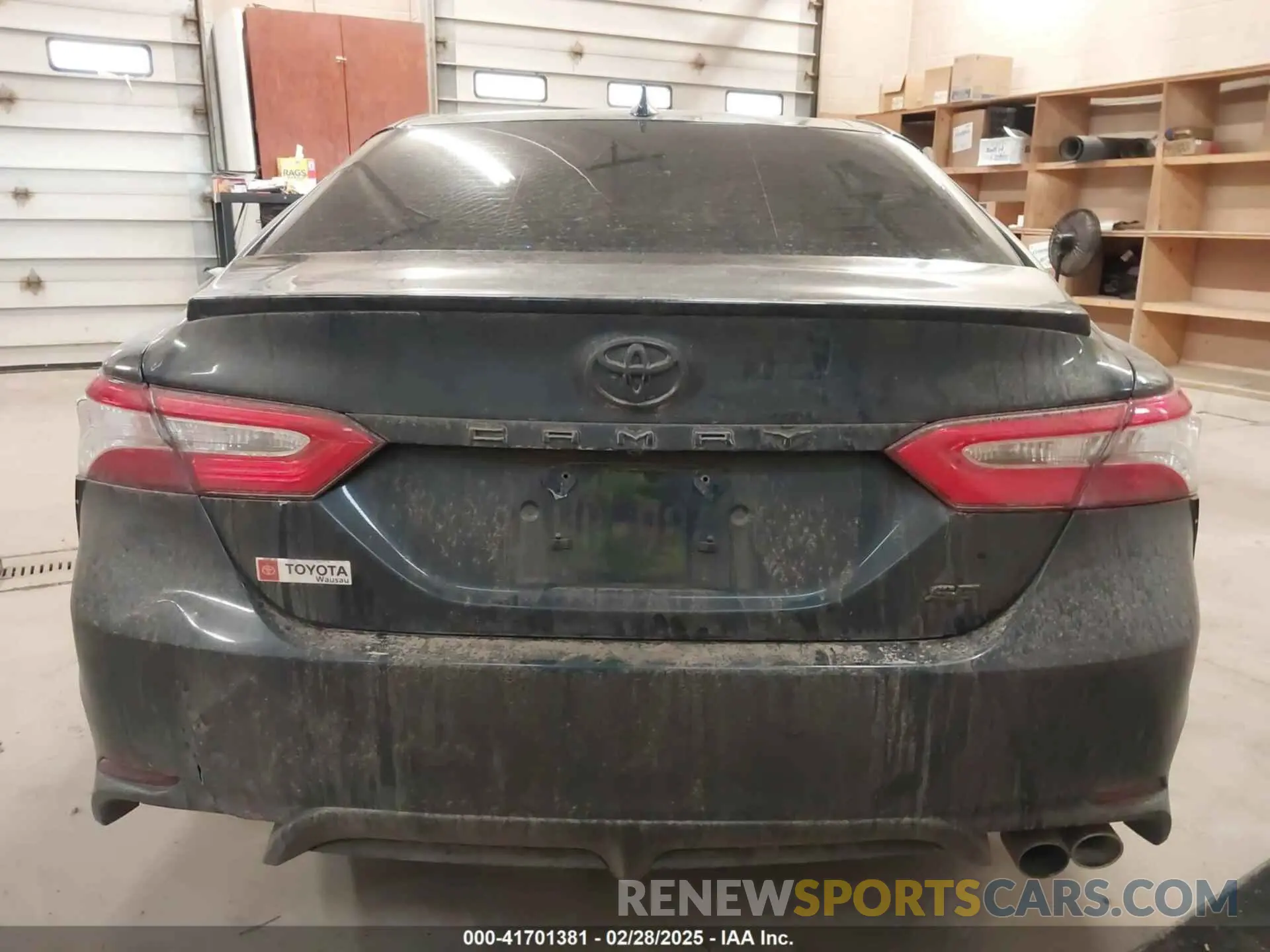 17 Photograph of a damaged car 4T1J11AK9LU864660 TOYOTA CAMRY 2020