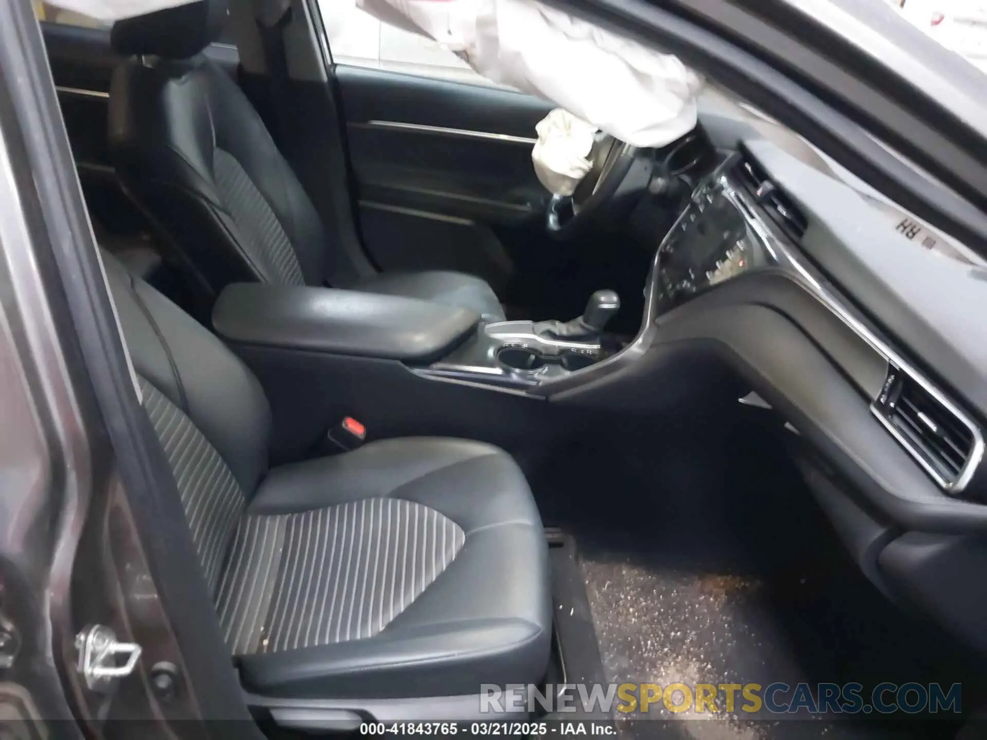 5 Photograph of a damaged car 4T1J11AKXLU922887 TOYOTA CAMRY 2020