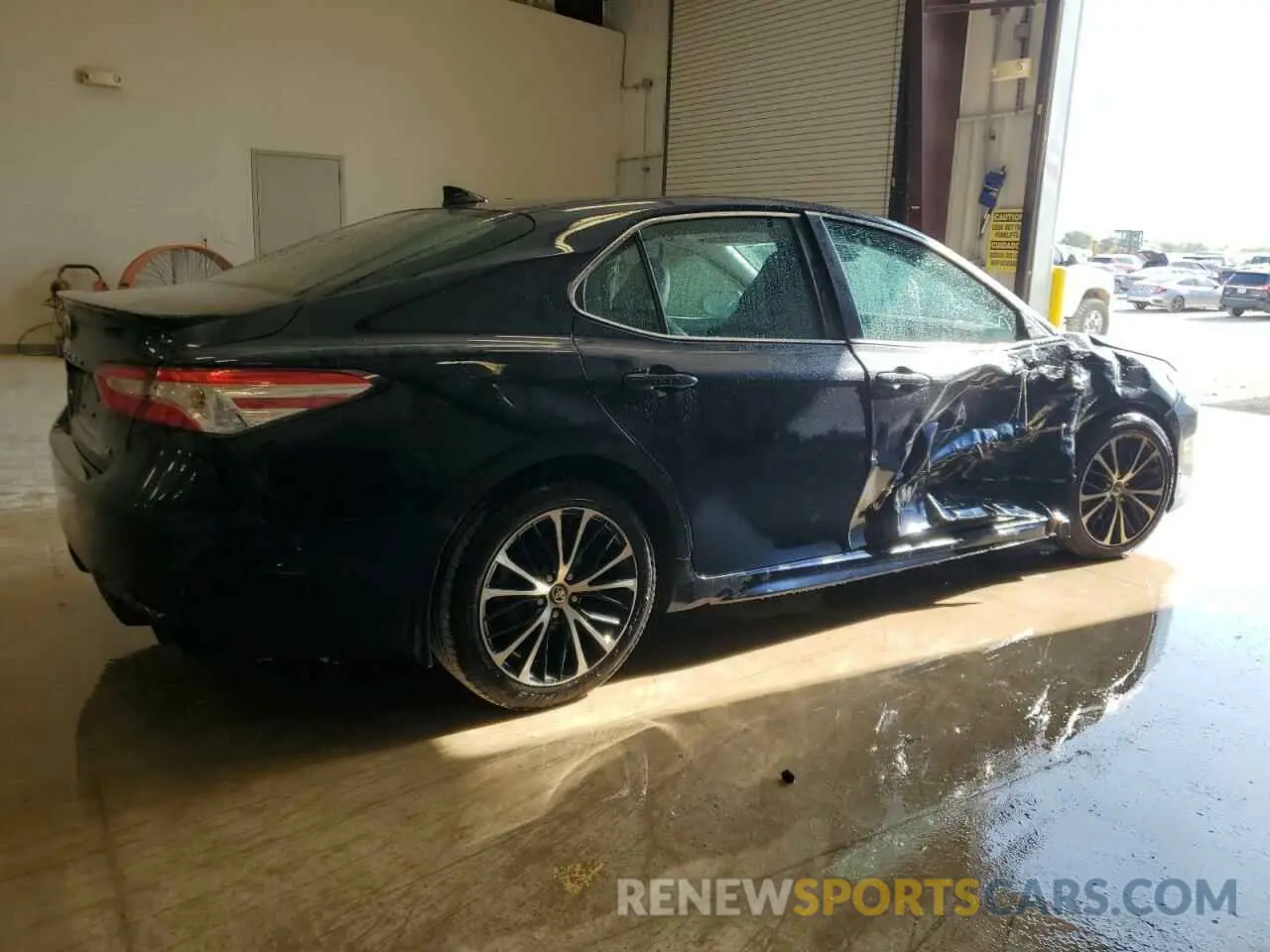 3 Фотография поврежденного автомобиля 4T1J11AKXLU986542 TOYOTA CAMRY 2020