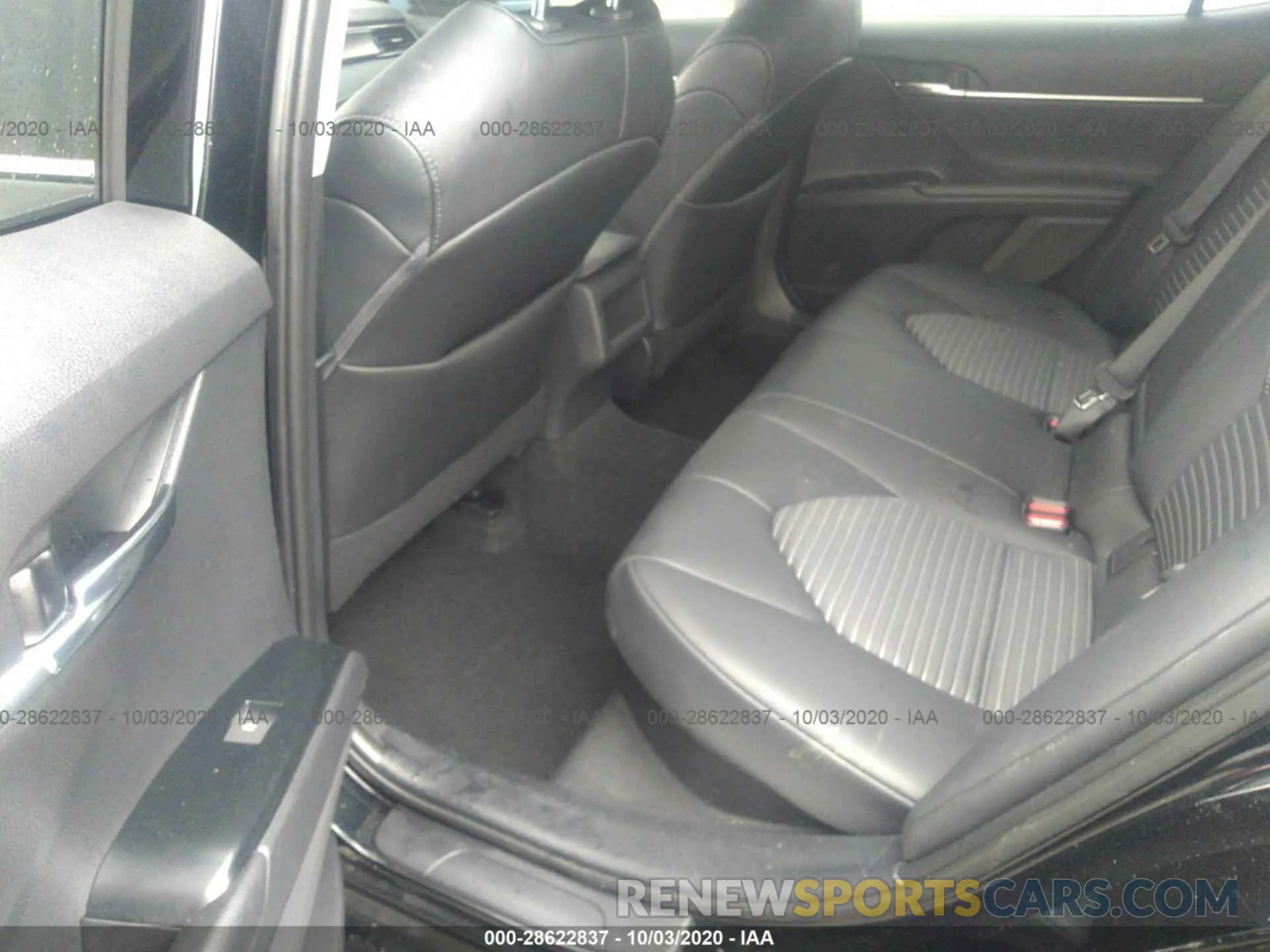 8 Photograph of a damaged car 4T1J31AK1LU525904 TOYOTA CAMRY 2020