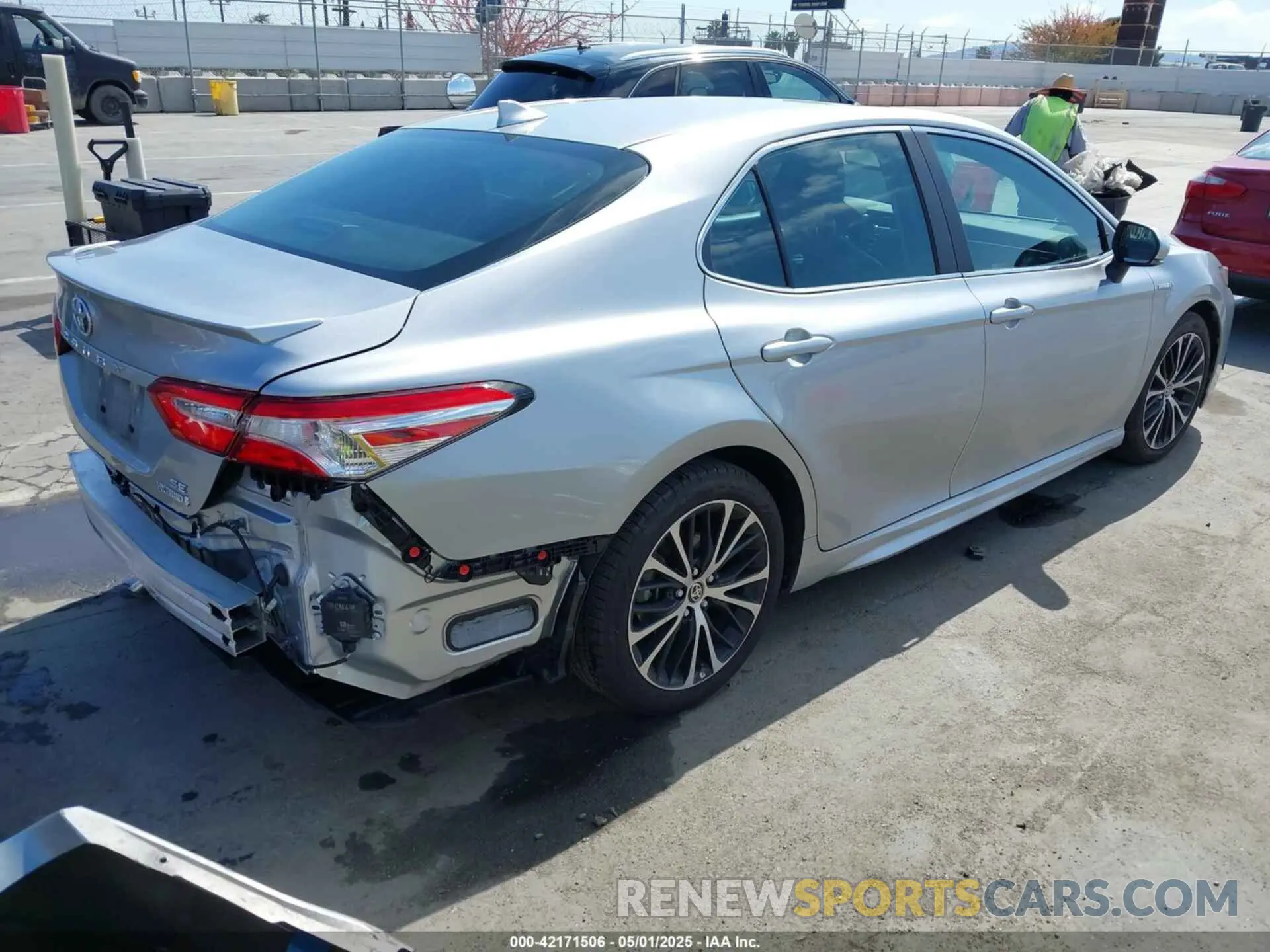 4 Фотография поврежденного автомобиля 4T1J31AK1LU537051 TOYOTA CAMRY 2020