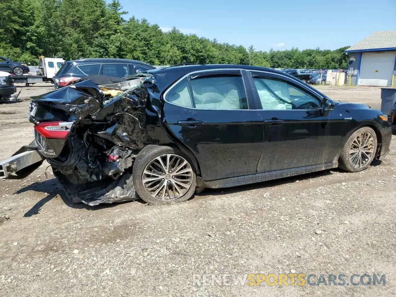 3 Photograph of a damaged car 4T1J31AK2LU531338 TOYOTA CAMRY 2020