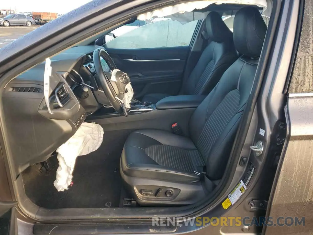 7 Photograph of a damaged car 4T1J31AK2LU533736 TOYOTA CAMRY 2020